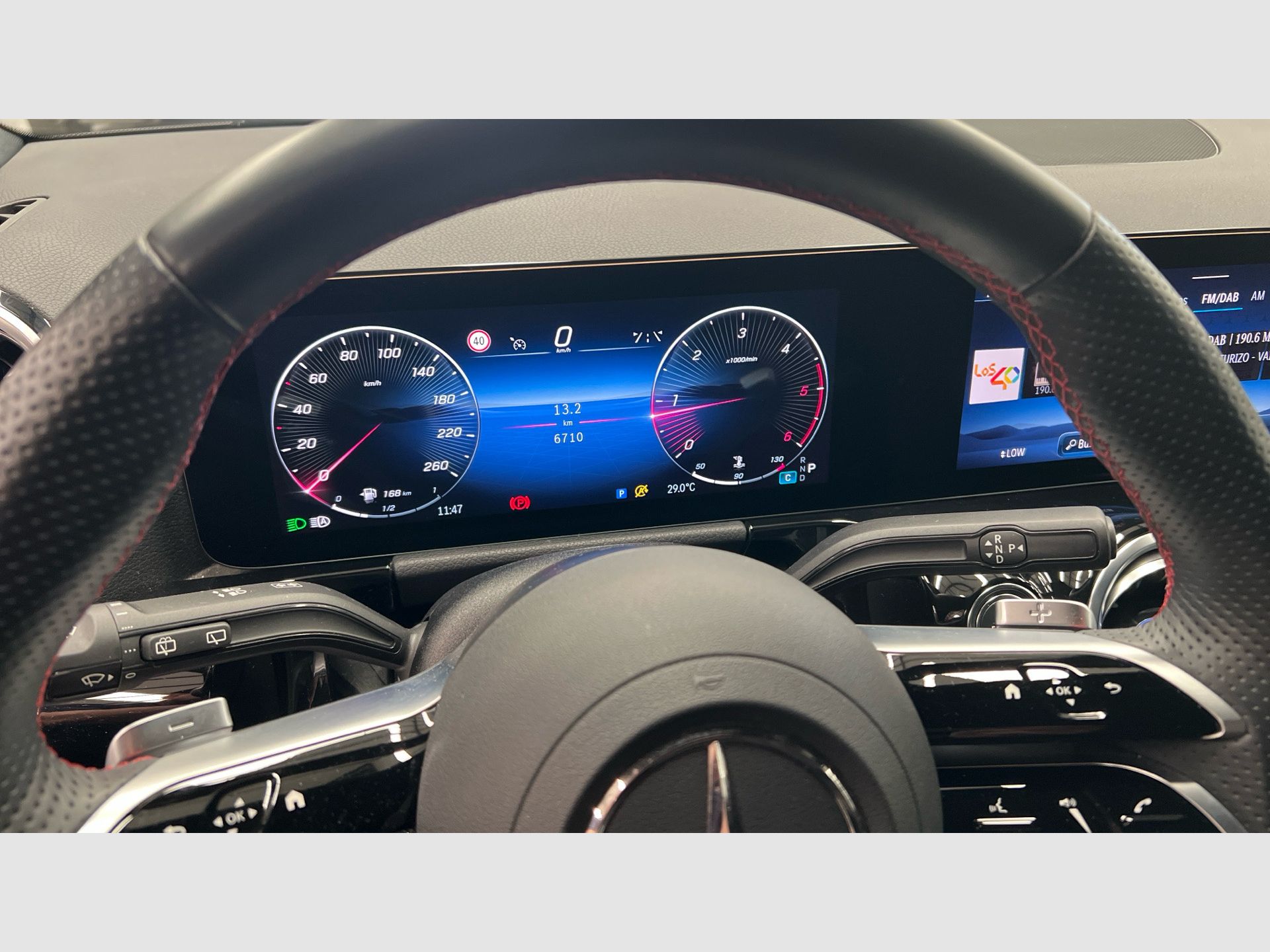Mercedes-Benz GLA - 9