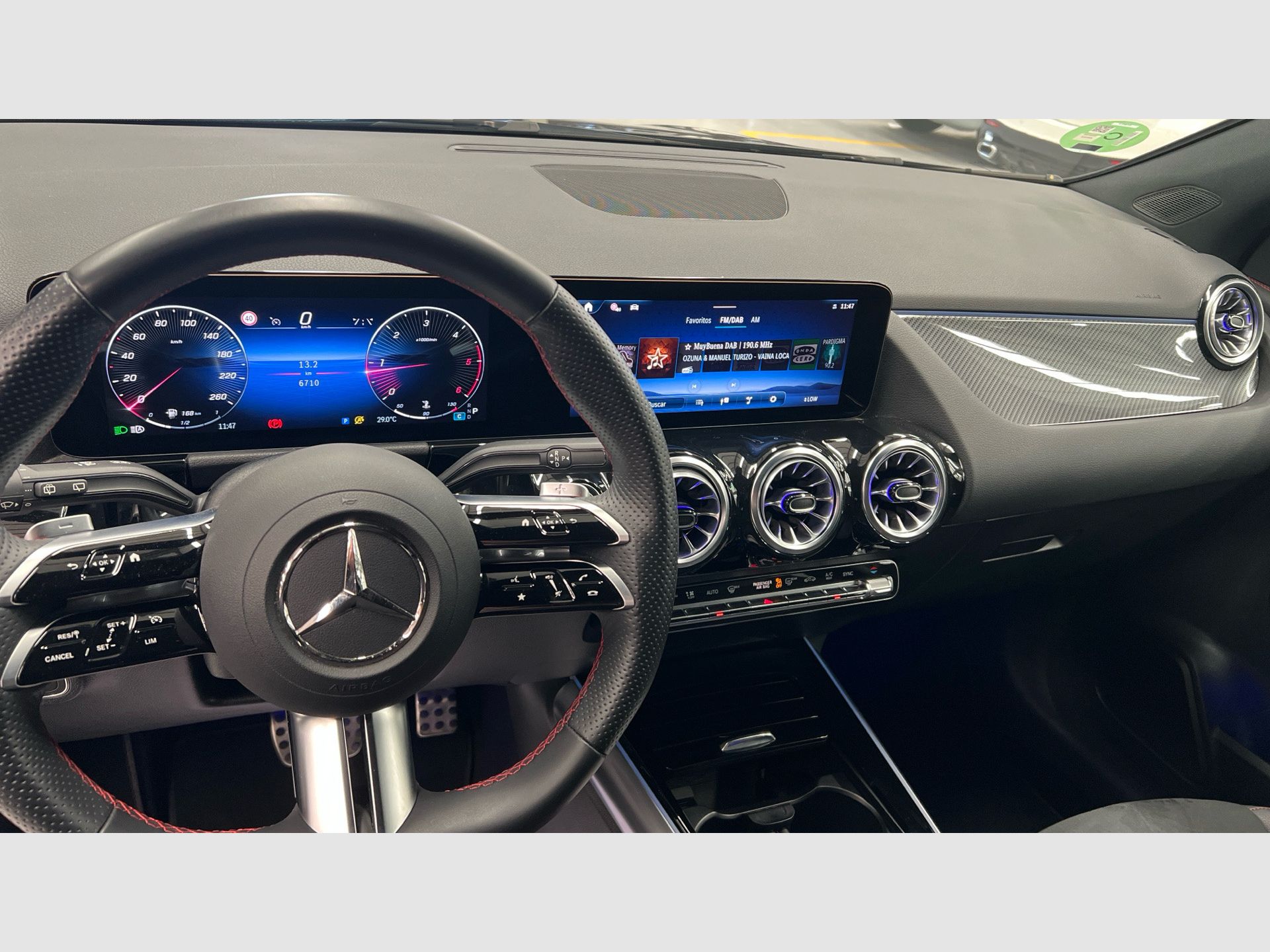 Mercedes-Benz GLA - 10