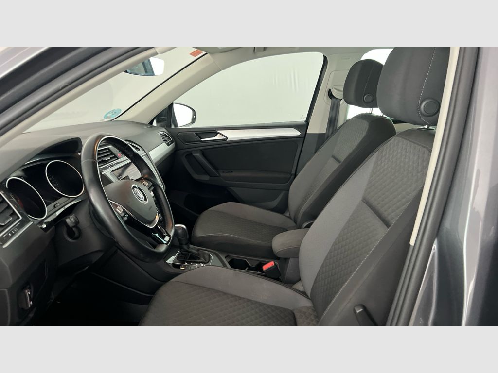 Volkswagen Tiguan - 12