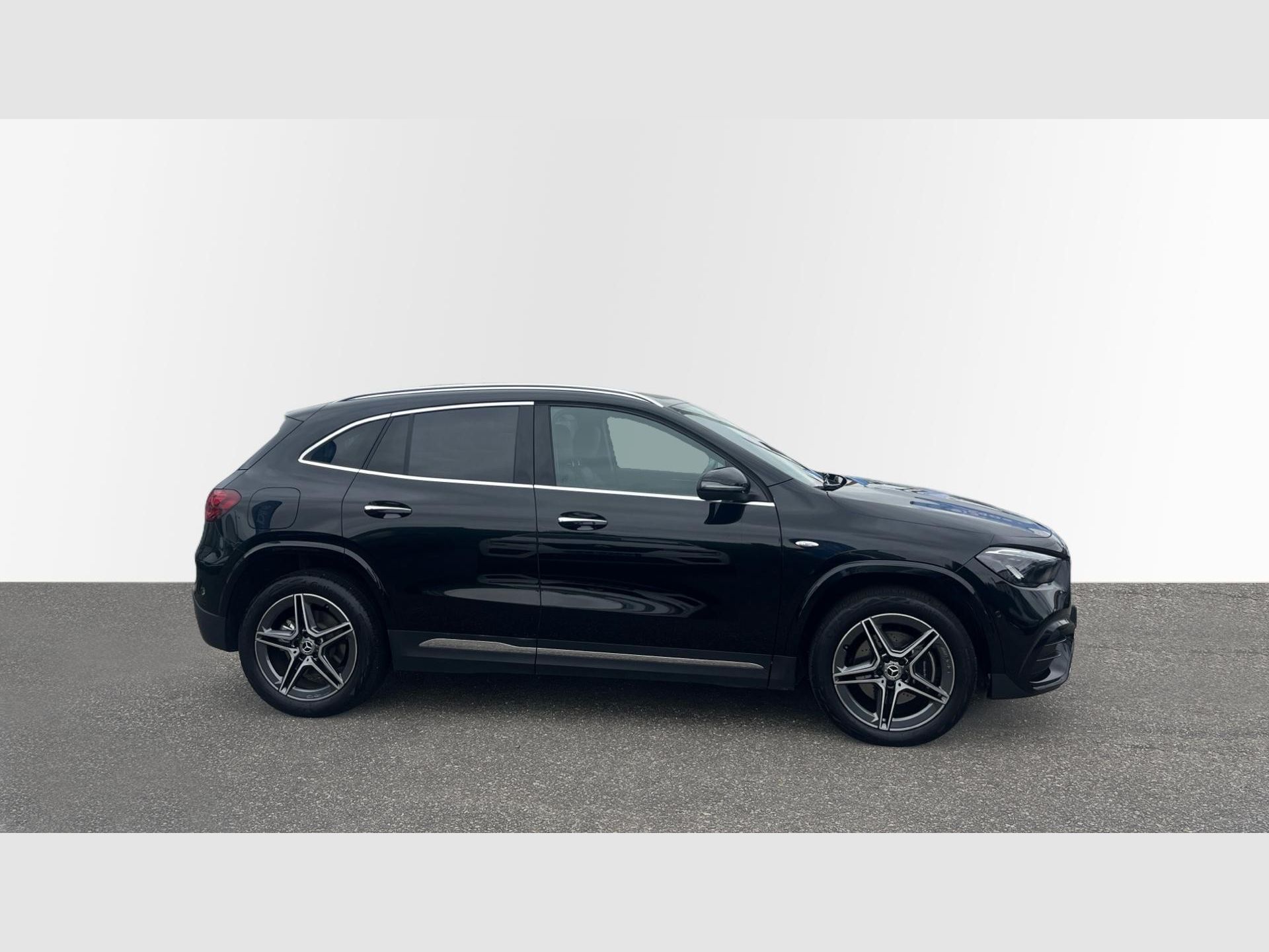Mercedes-Benz GLA - 8
