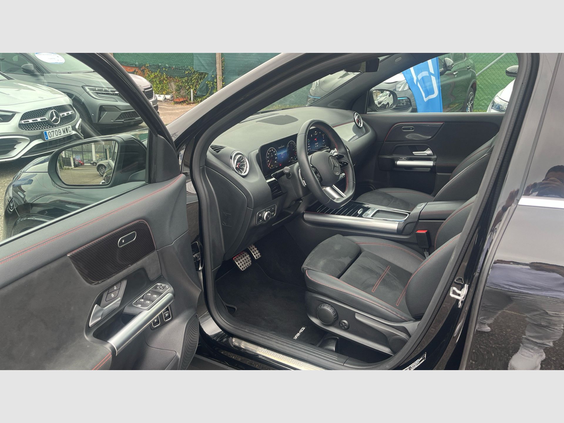 Mercedes-Benz GLA - 11