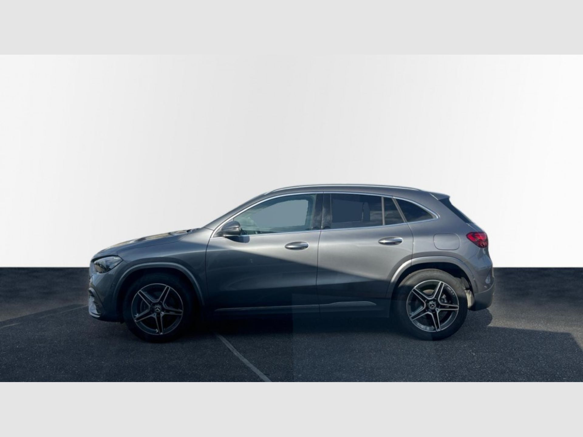 Mercedes-Benz GLA - 4