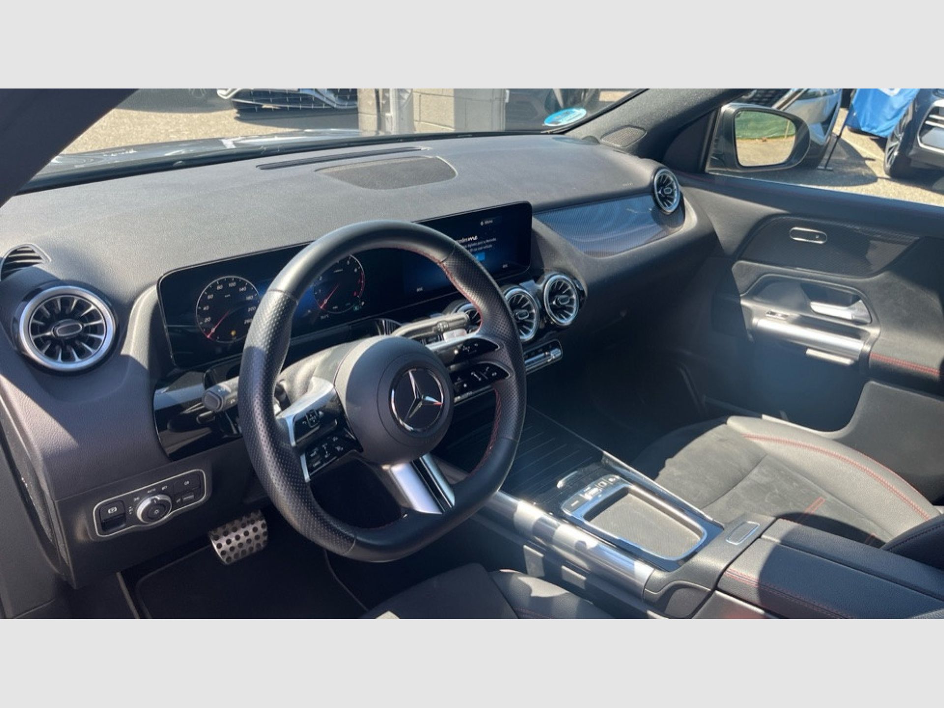 Mercedes-Benz GLA - 11