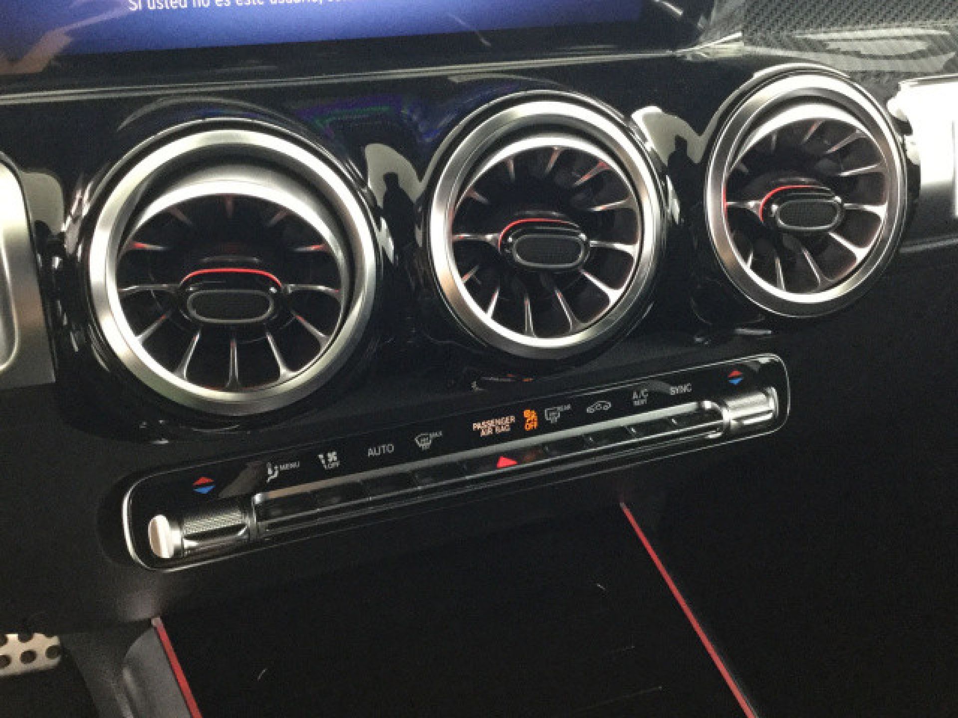 Mercedes-Benz GLB - 11