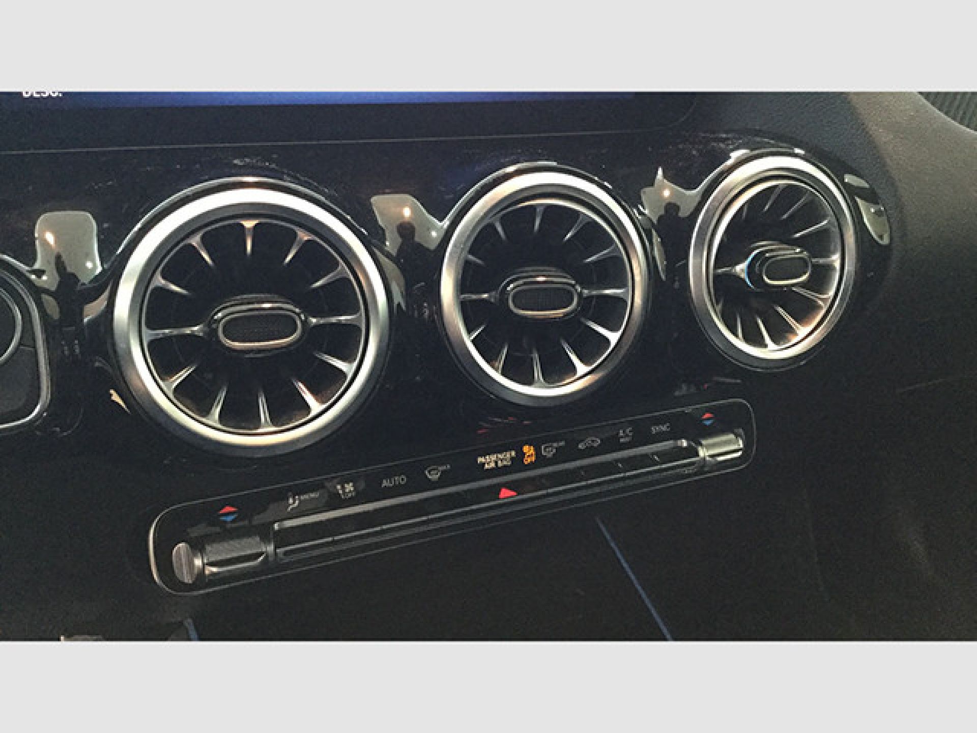 Mercedes-Benz GLA - 11