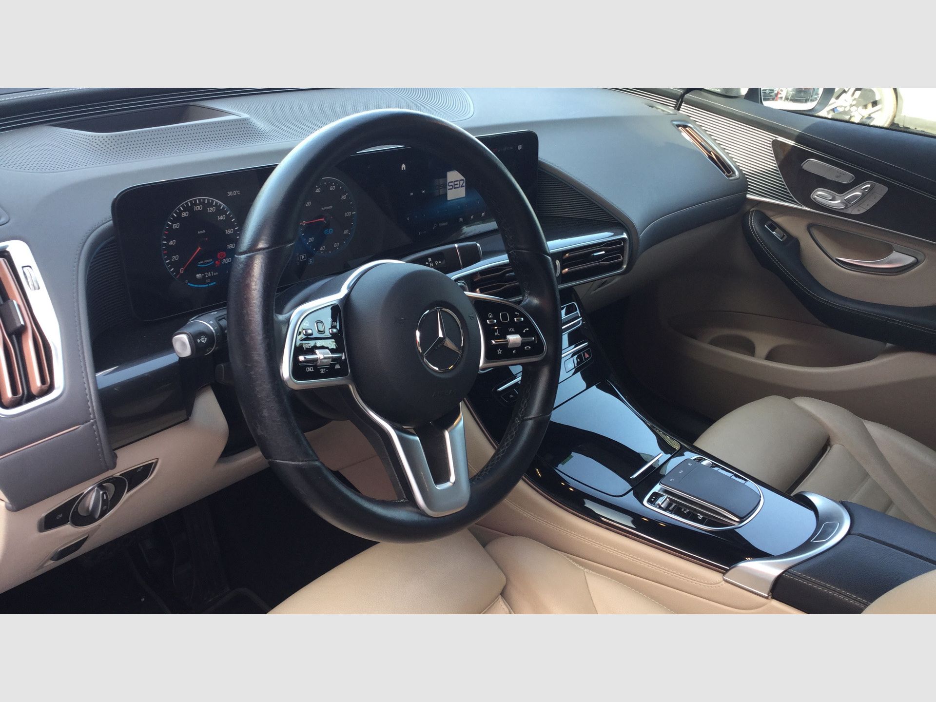 Mercedes-Benz EQC - 9