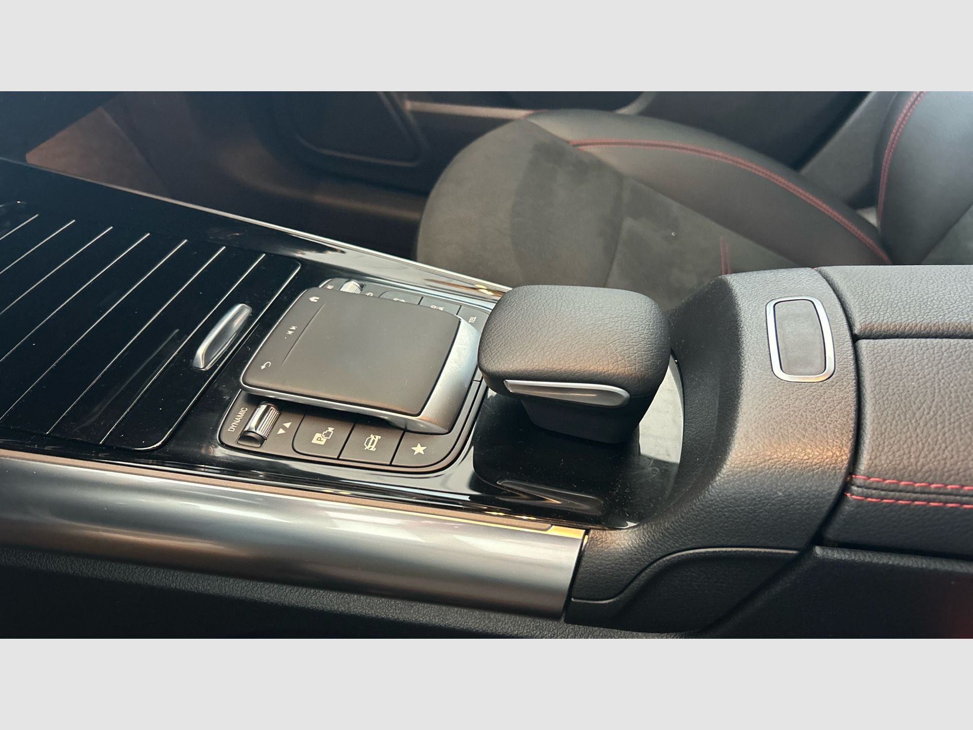 Mercedes-Benz GLA - 11