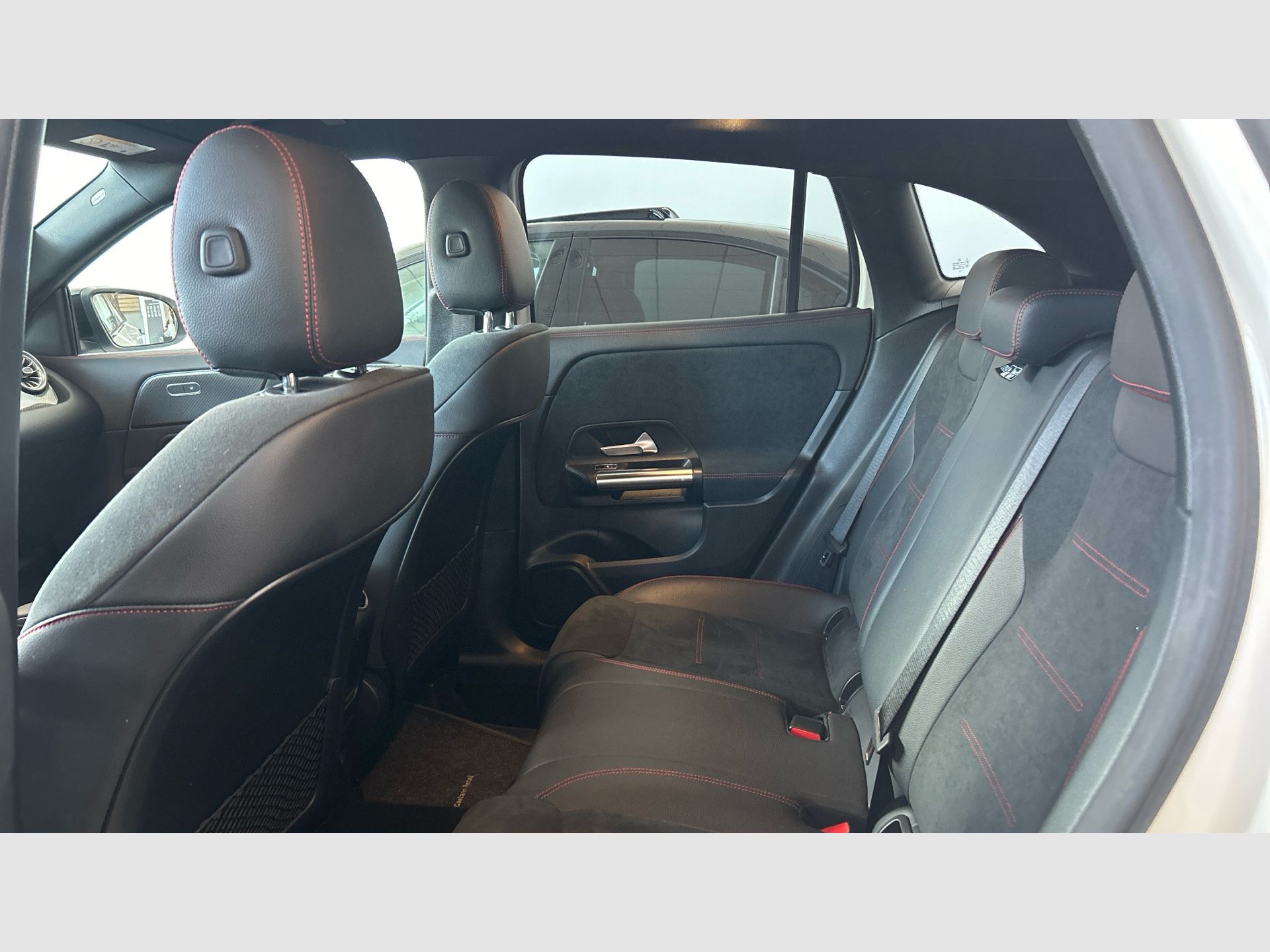Mercedes-Benz GLA - 10