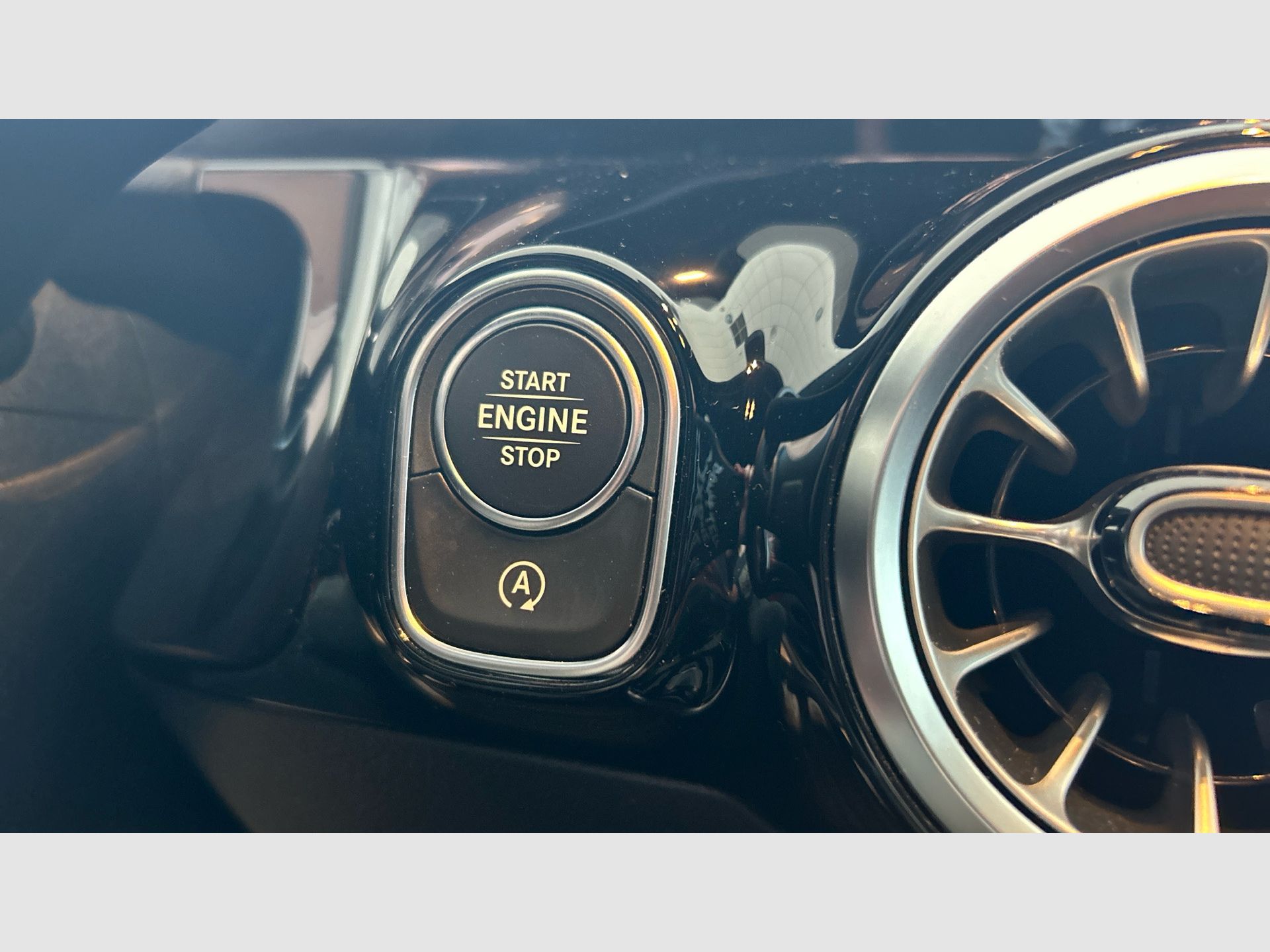 Mercedes-Benz GLA - 12