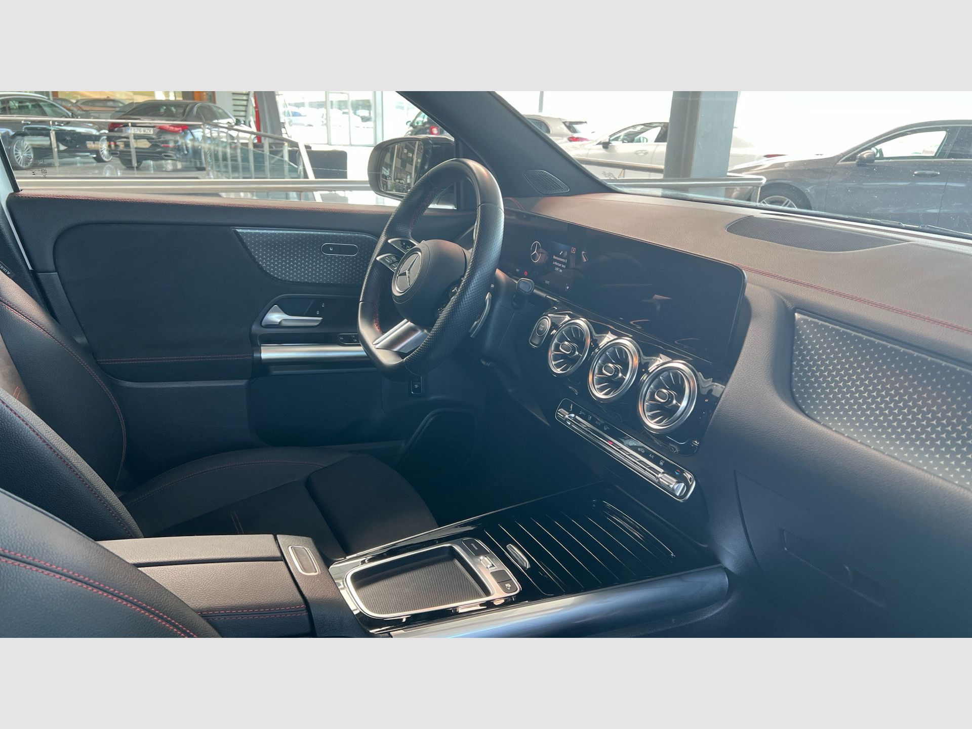 Mercedes-Benz EQA - 10