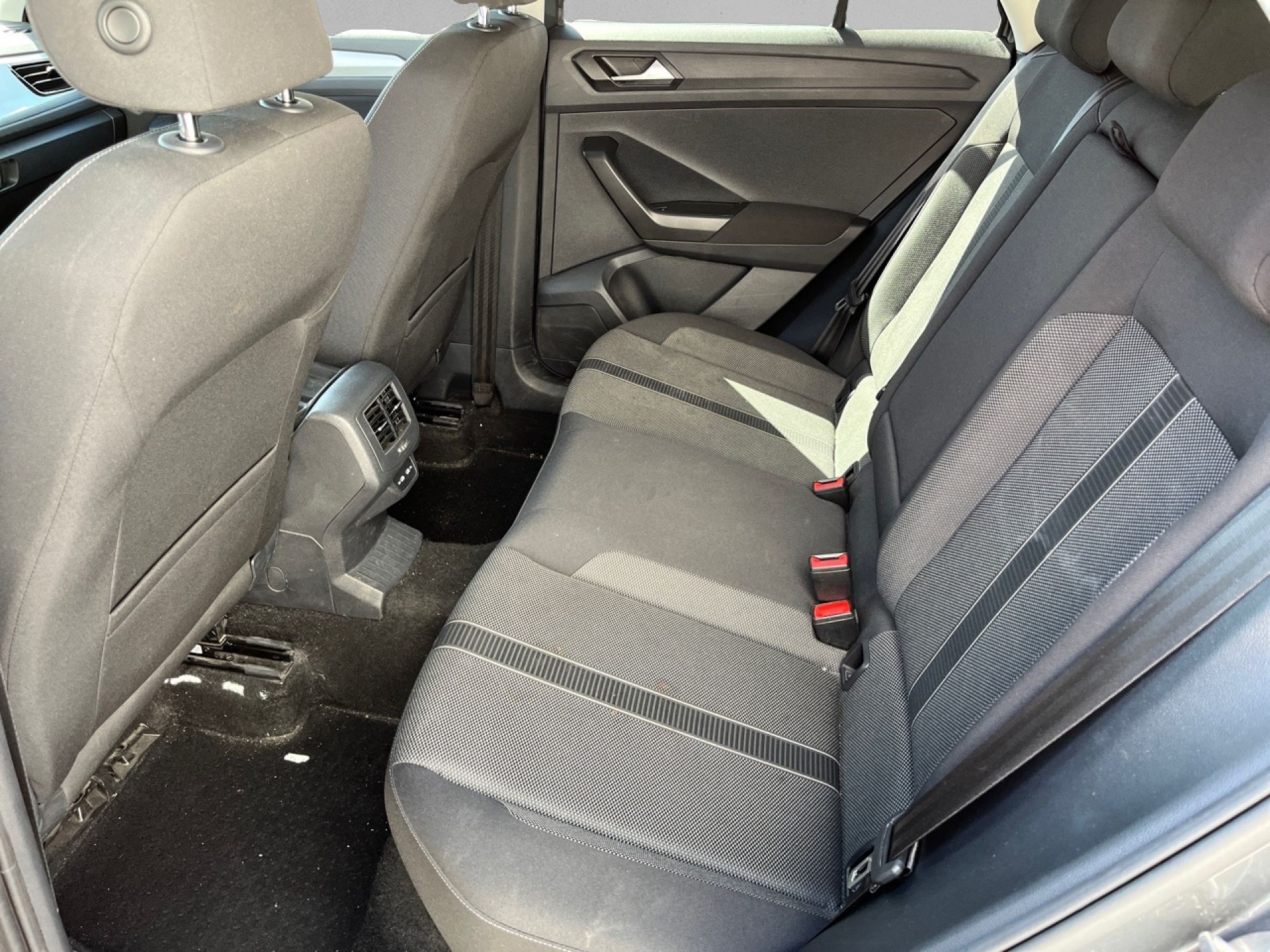 Volkswagen T-Roc - 12