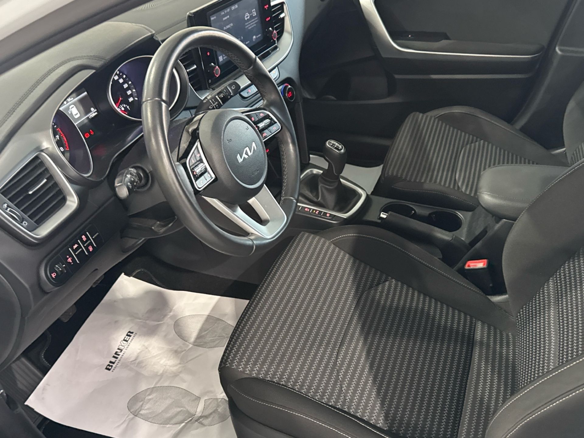 Kia Ceed - 11