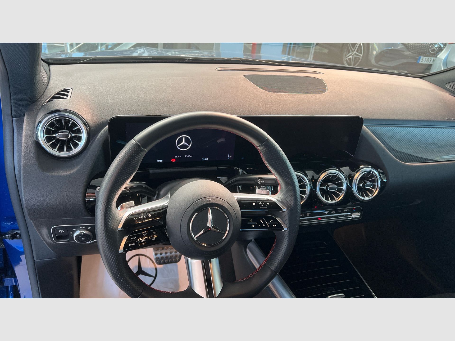 Mercedes-Benz GLA - 8