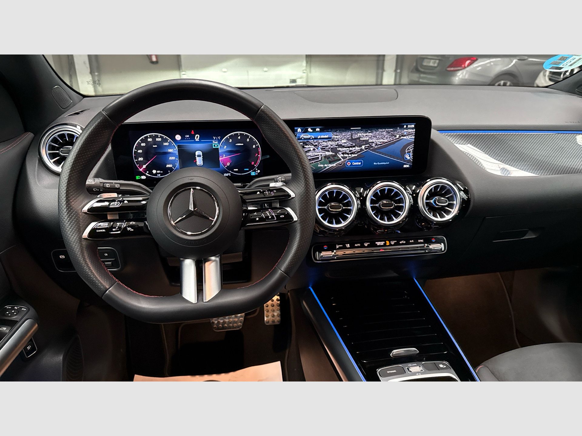 Mercedes-Benz GLA - 8