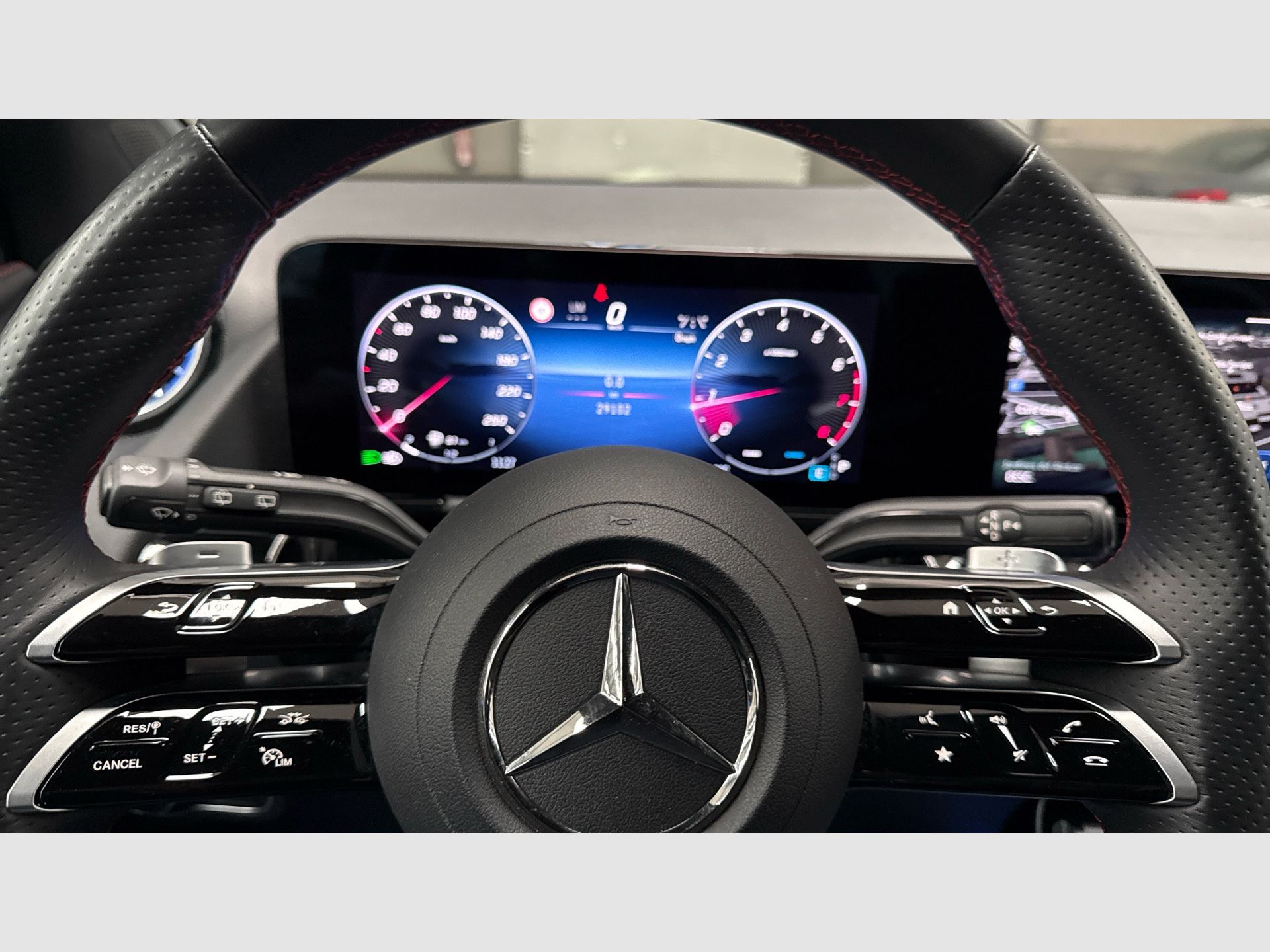 Mercedes-Benz GLA - 9