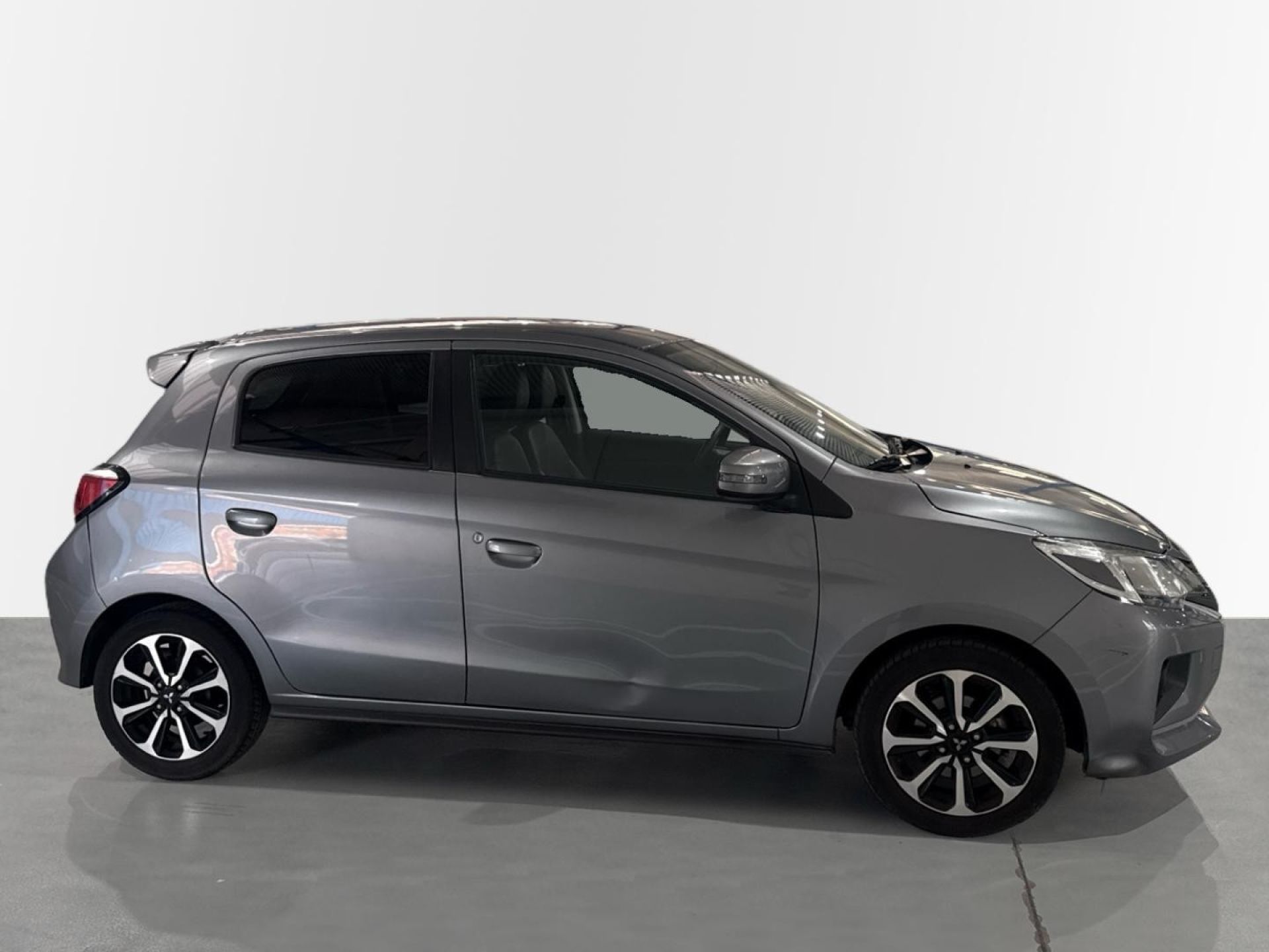 Mitsubishi Space Star - 8