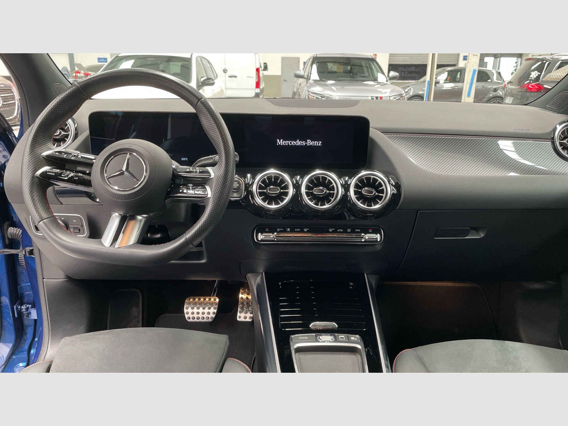 Mercedes-Benz GLA - 8