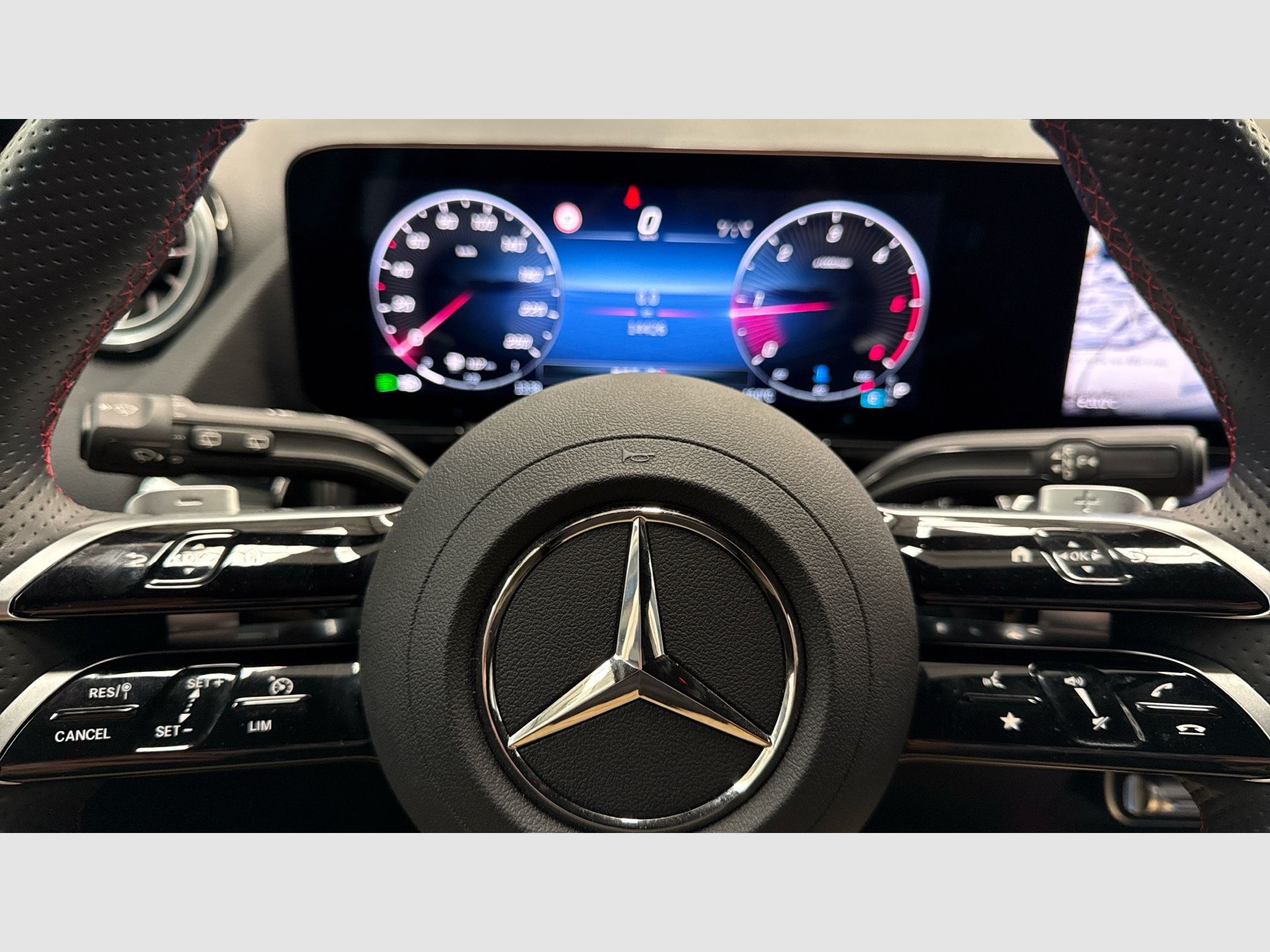 Mercedes-Benz GLA - 9