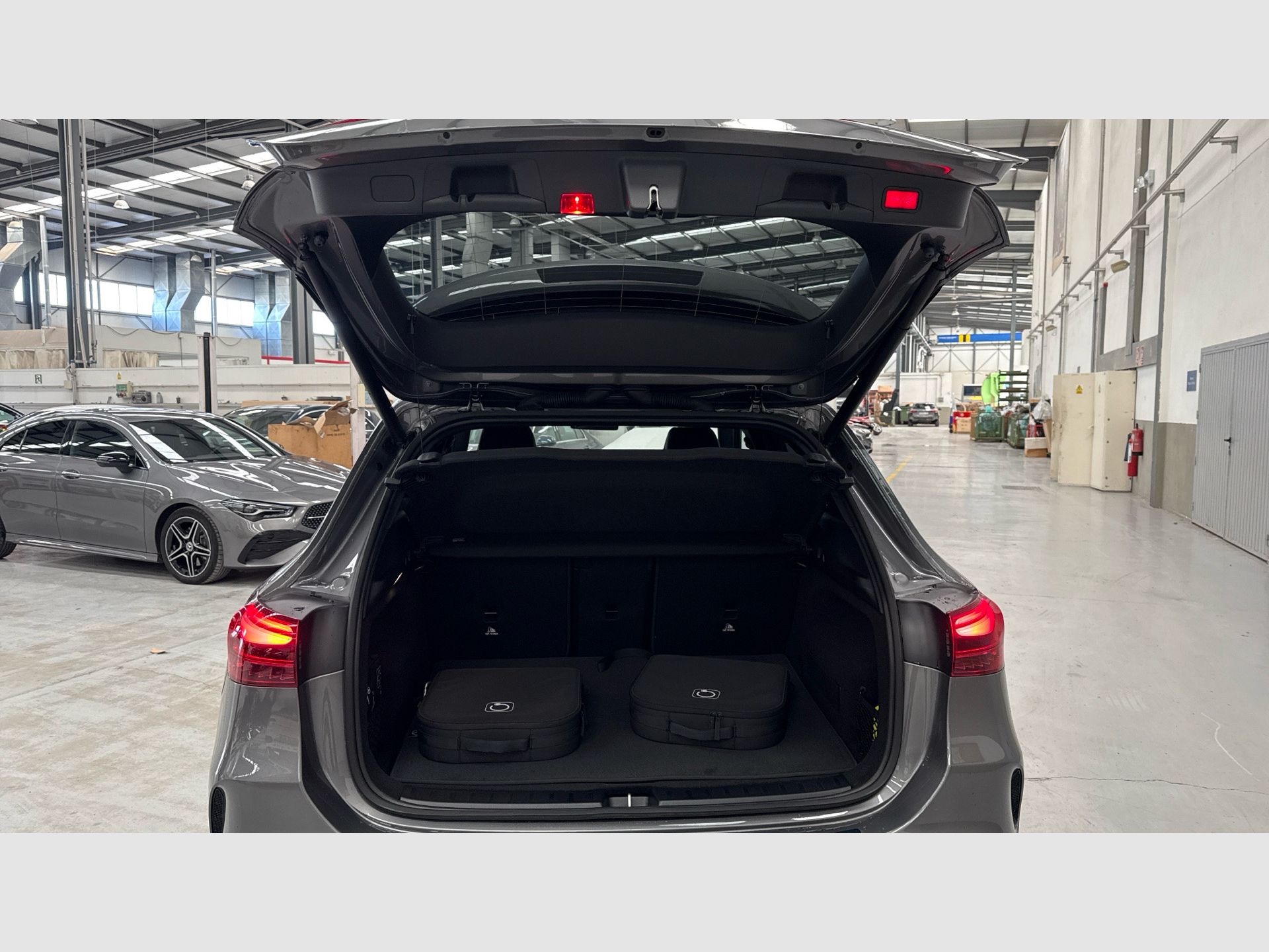 Mercedes-Benz EQA - 12