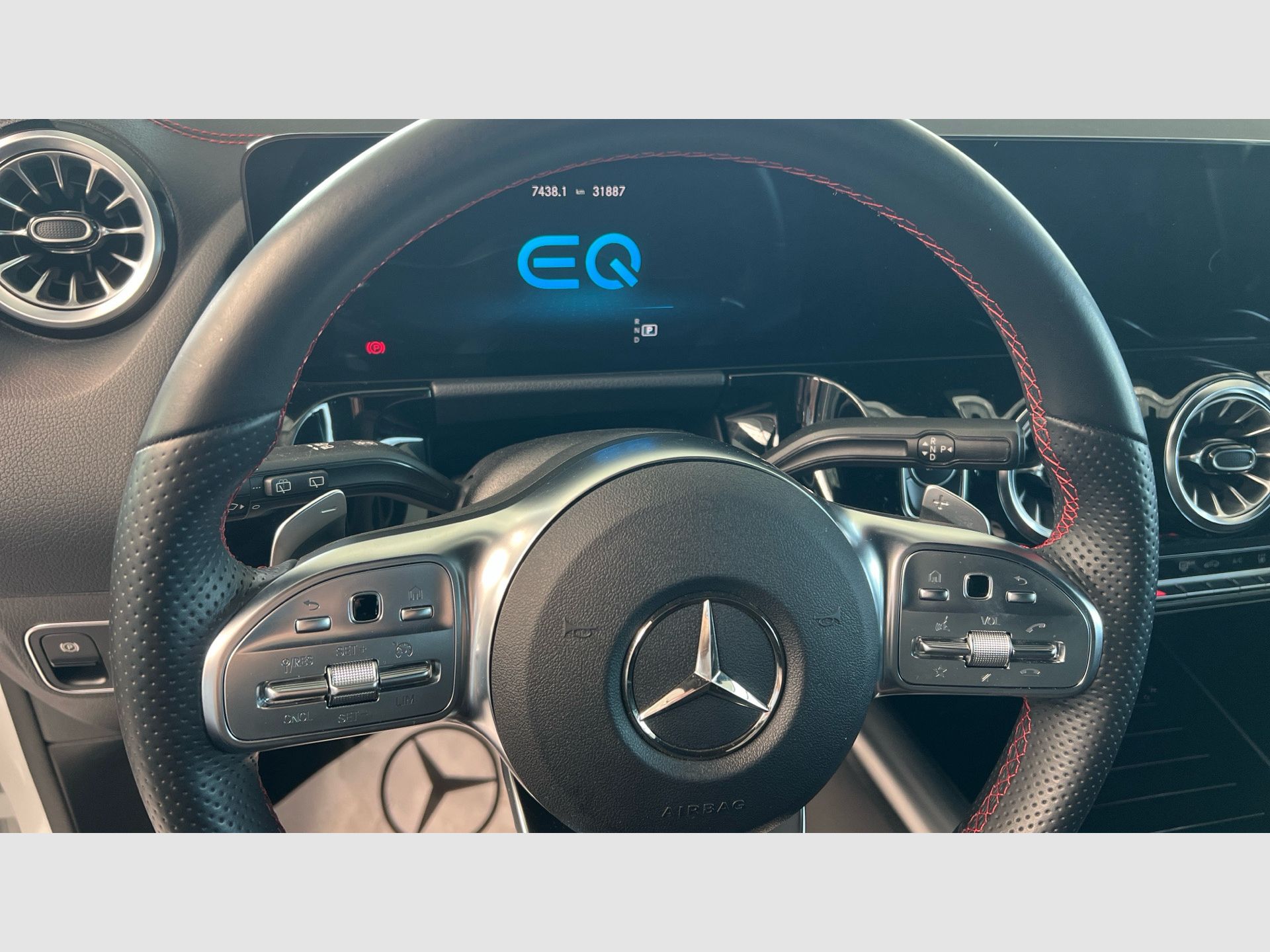 Mercedes-Benz EQA - 9