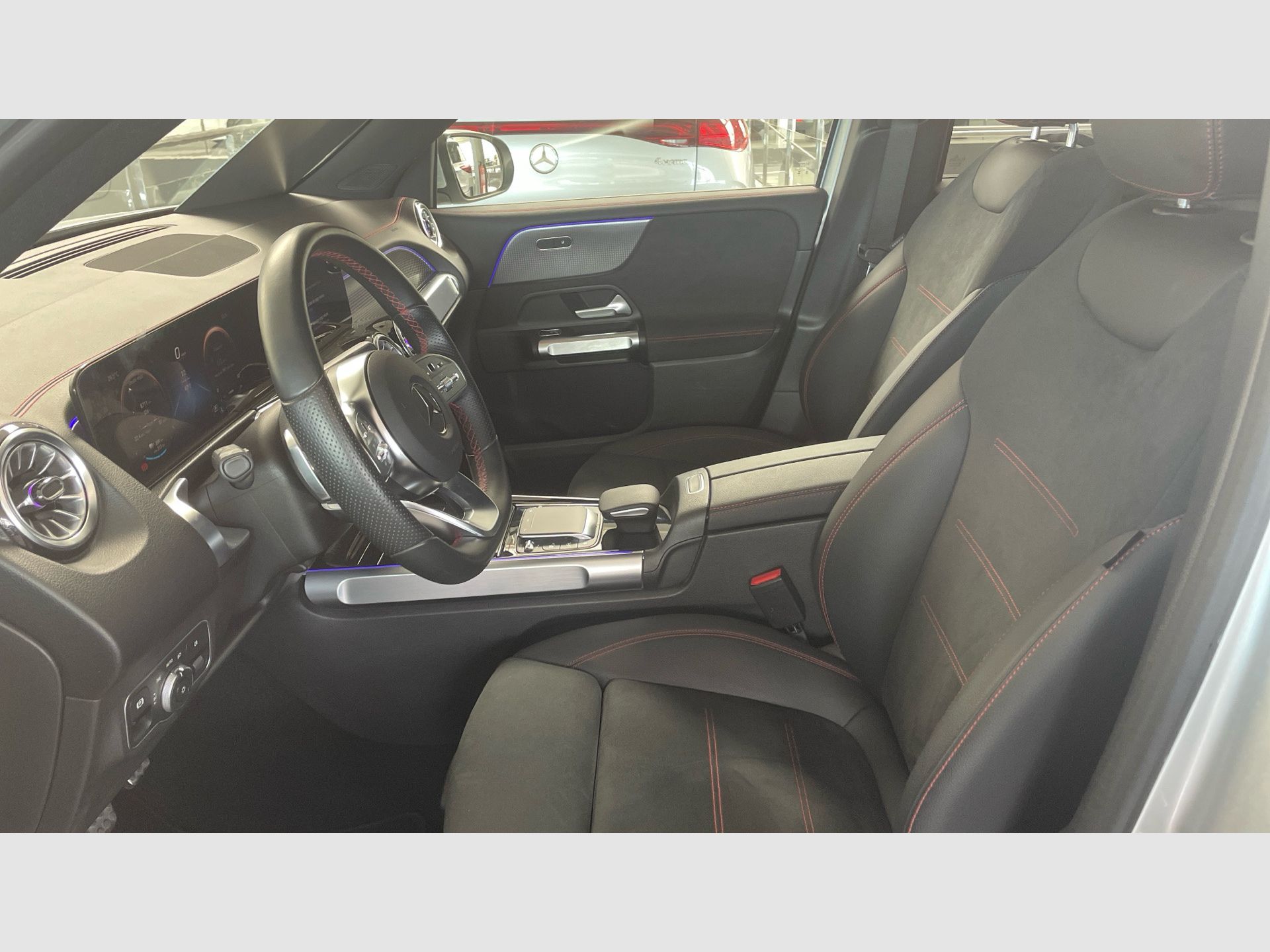 Mercedes-Benz EQB - 7