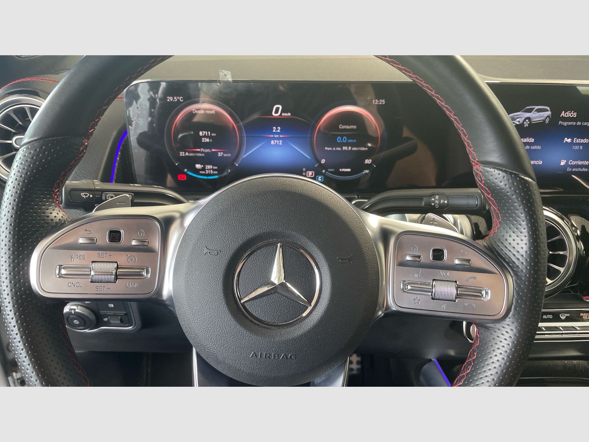 Mercedes-Benz EQB - 9