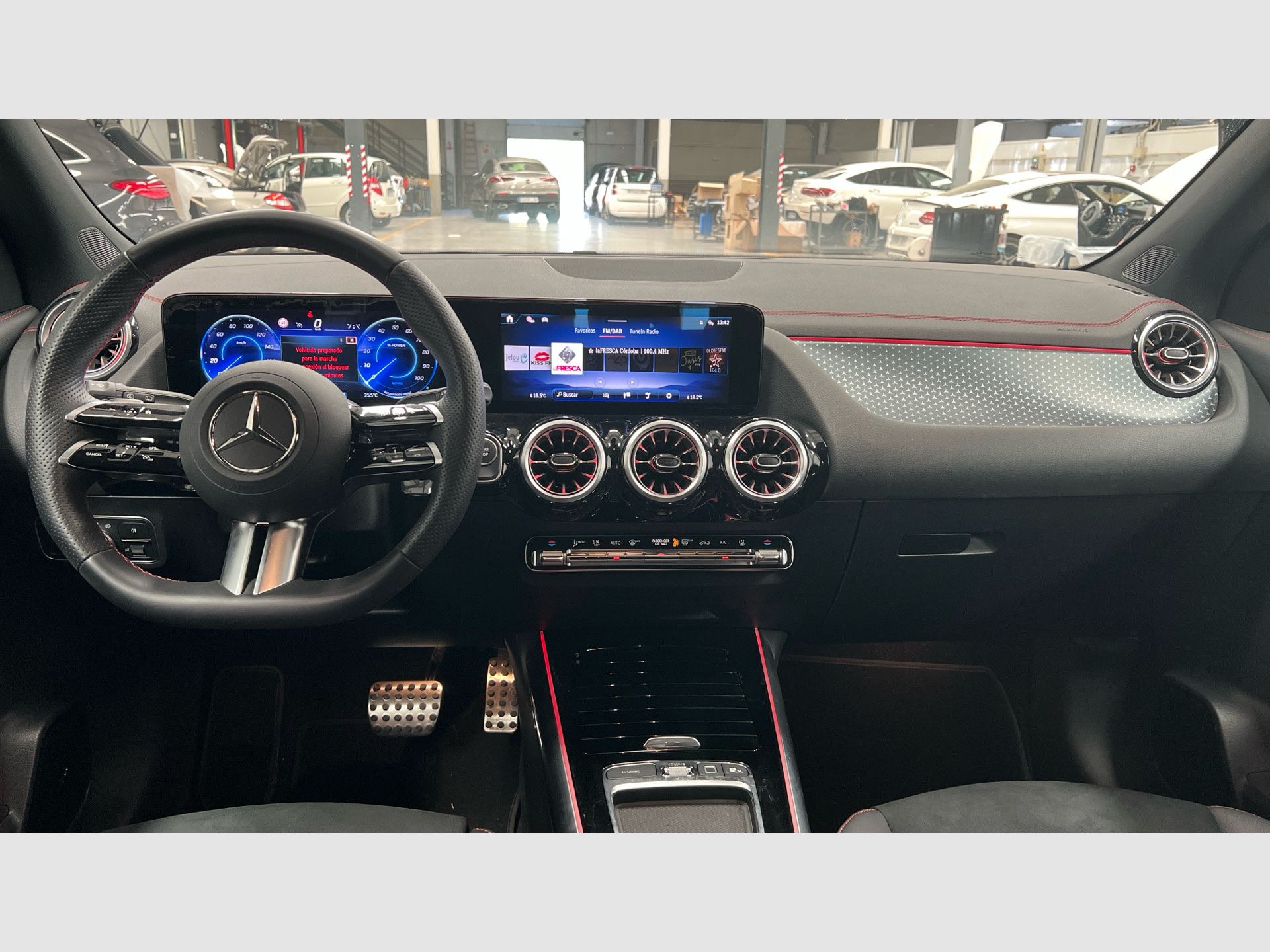 Mercedes-Benz EQA - 8