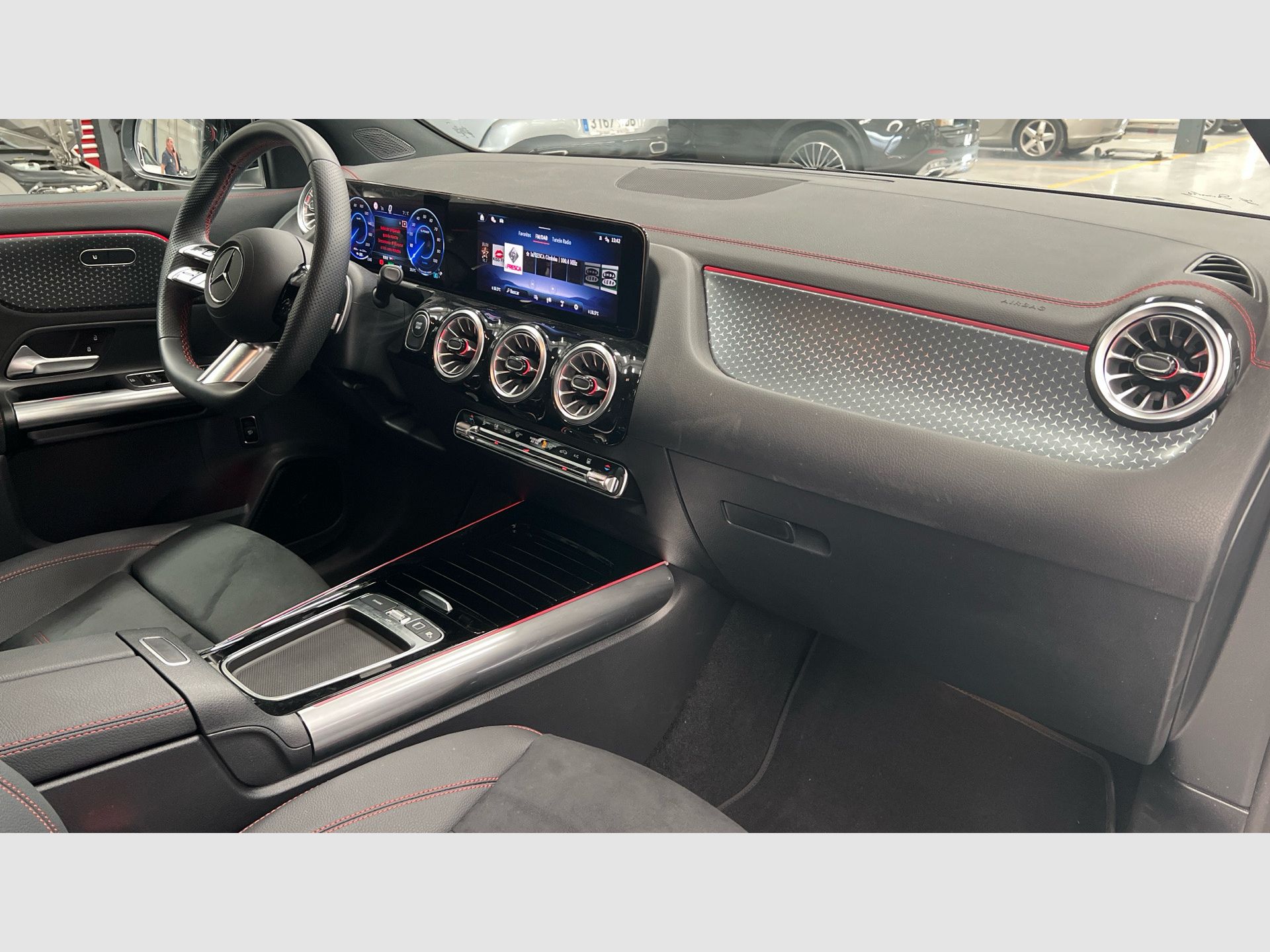 Mercedes-Benz EQA - 10