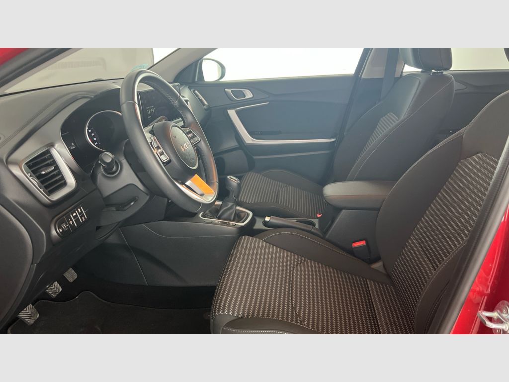 Kia Ceed - 12