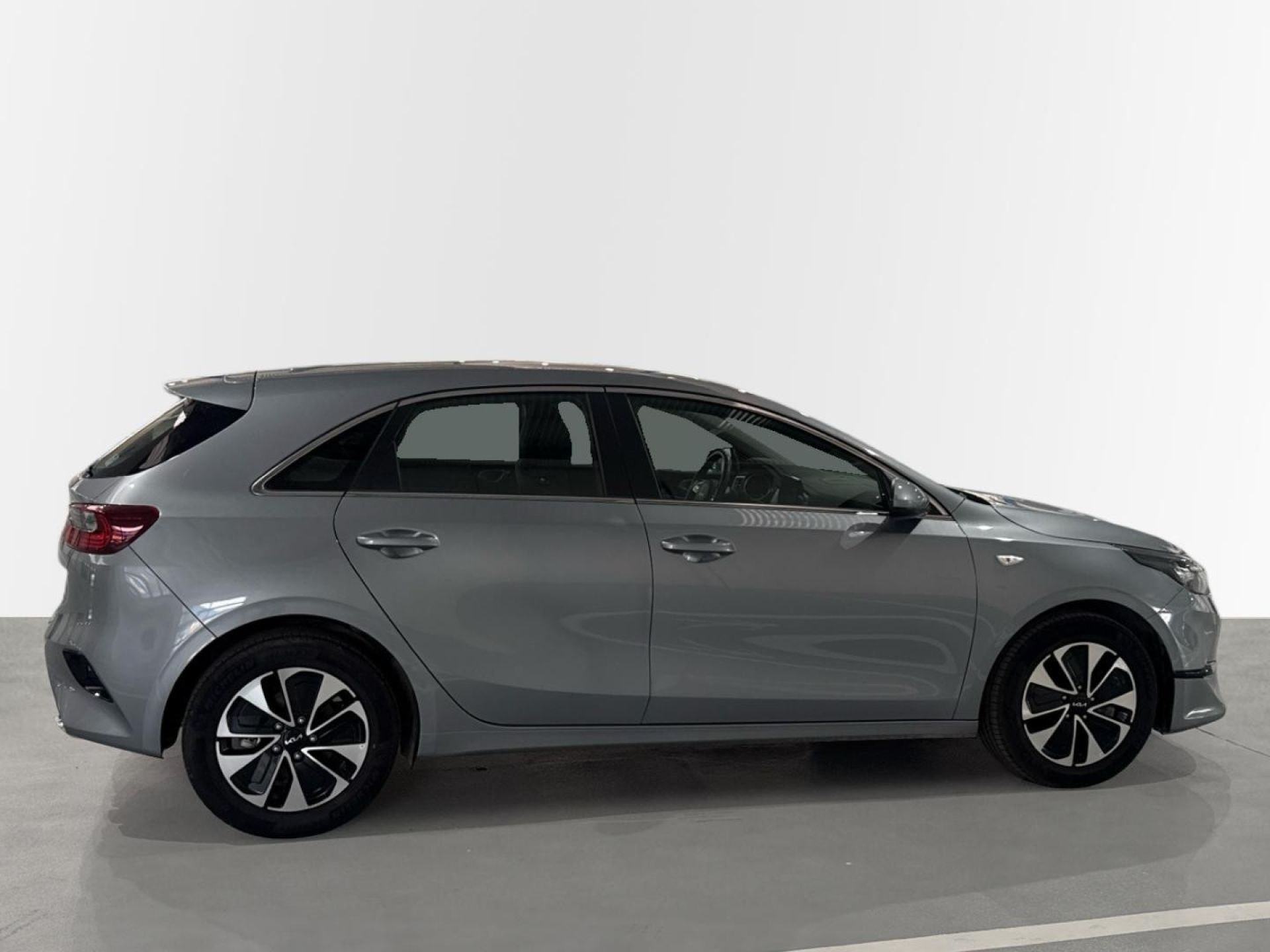 Kia Ceed - 8