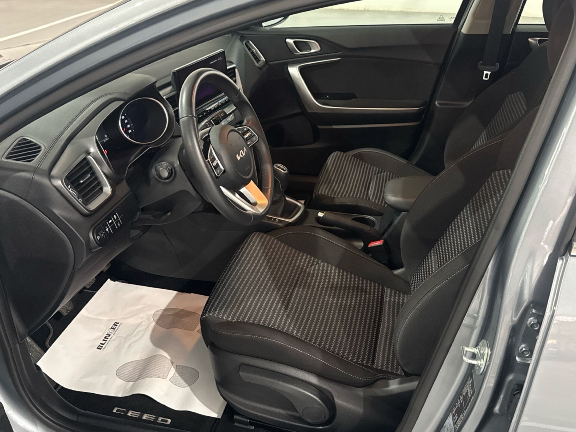 Kia Ceed - 11