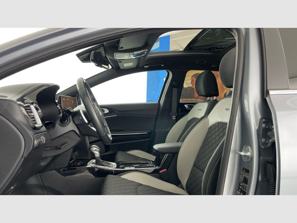 Kia Ceed Tourer - 12