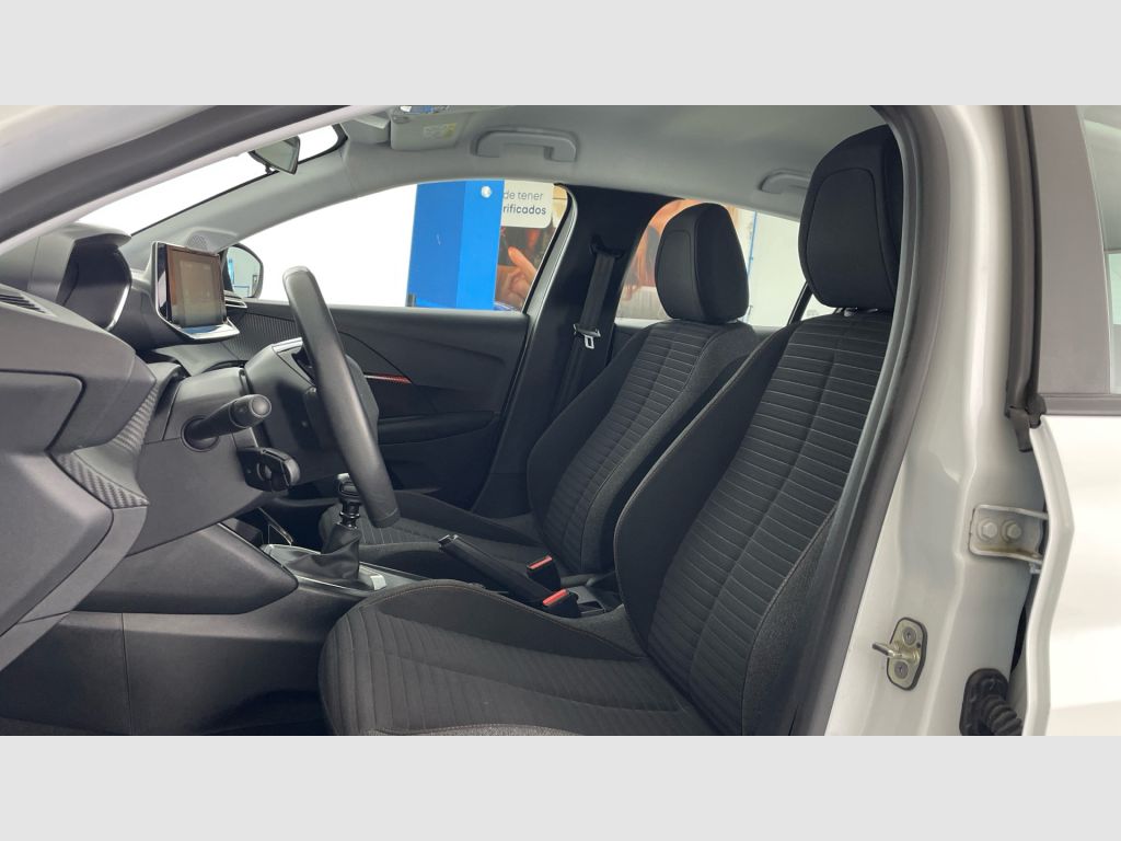 Peugeot 208 - 12