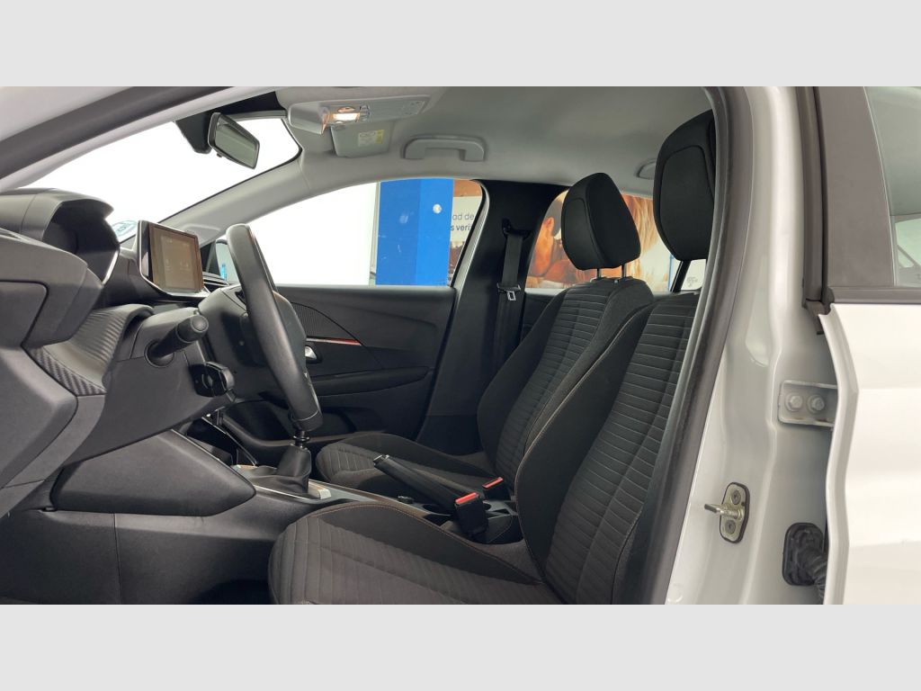 Peugeot 208 - 12