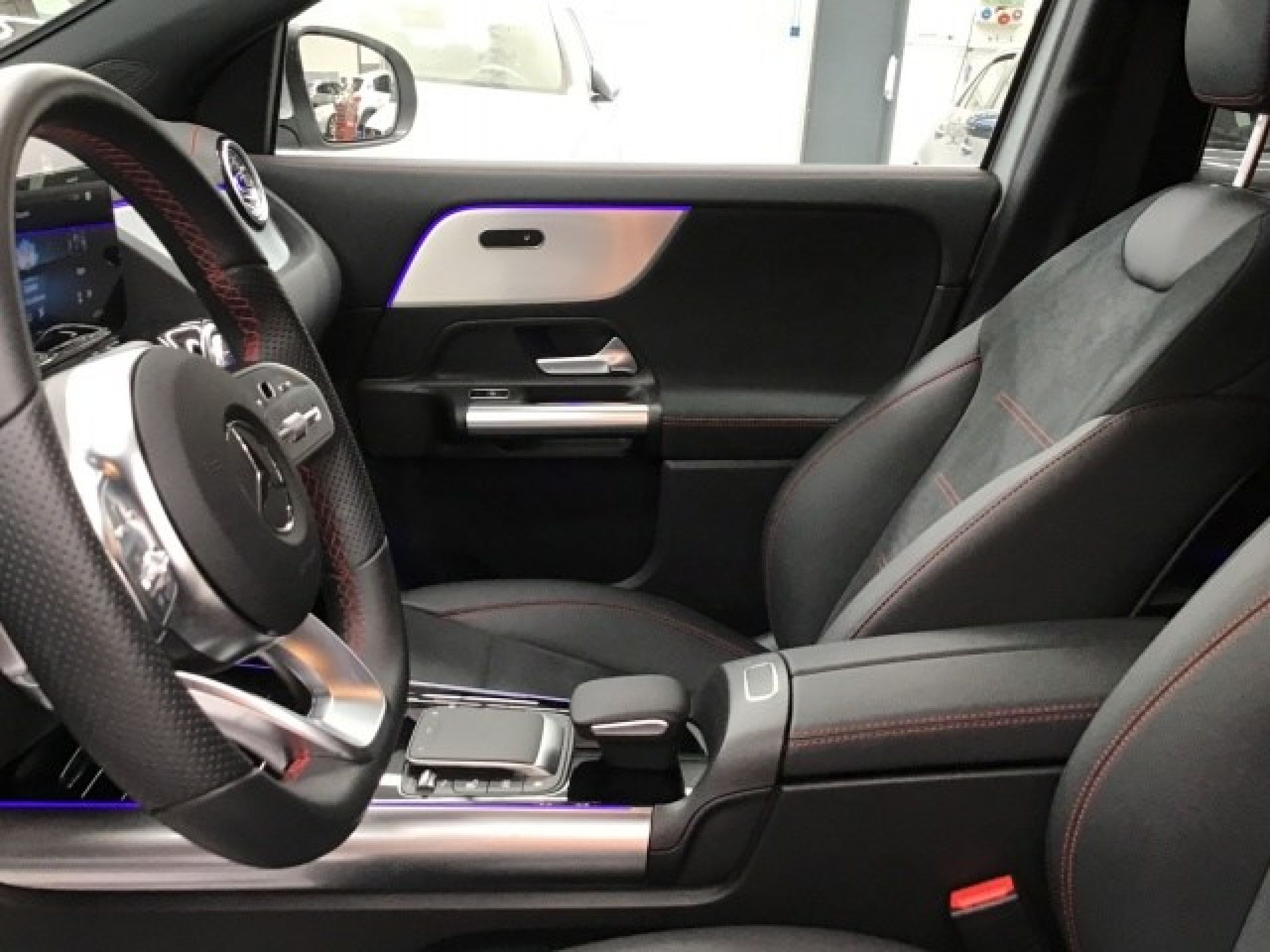 Mercedes-Benz EQA - 7