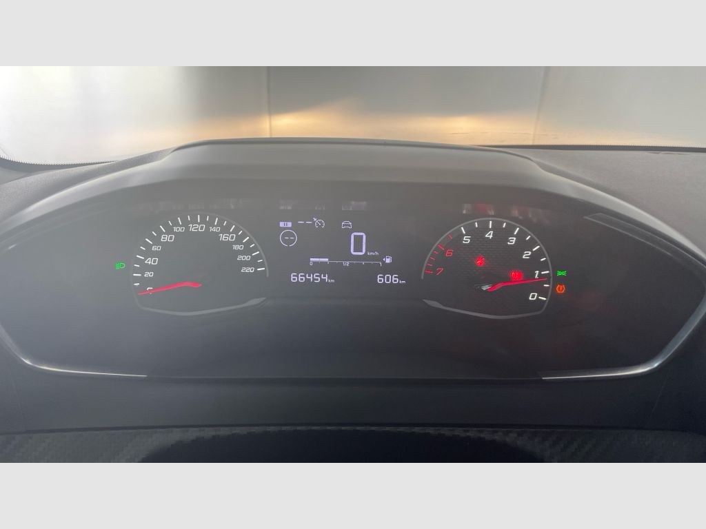 Peugeot 208 - 10