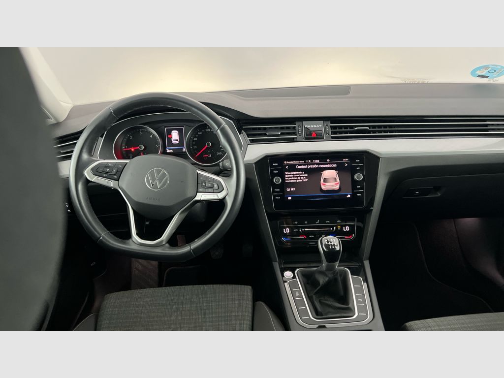 Volkswagen Passat - 11