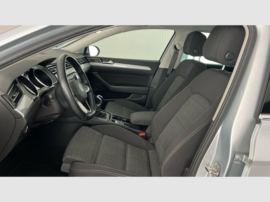 Volkswagen Passat - 12