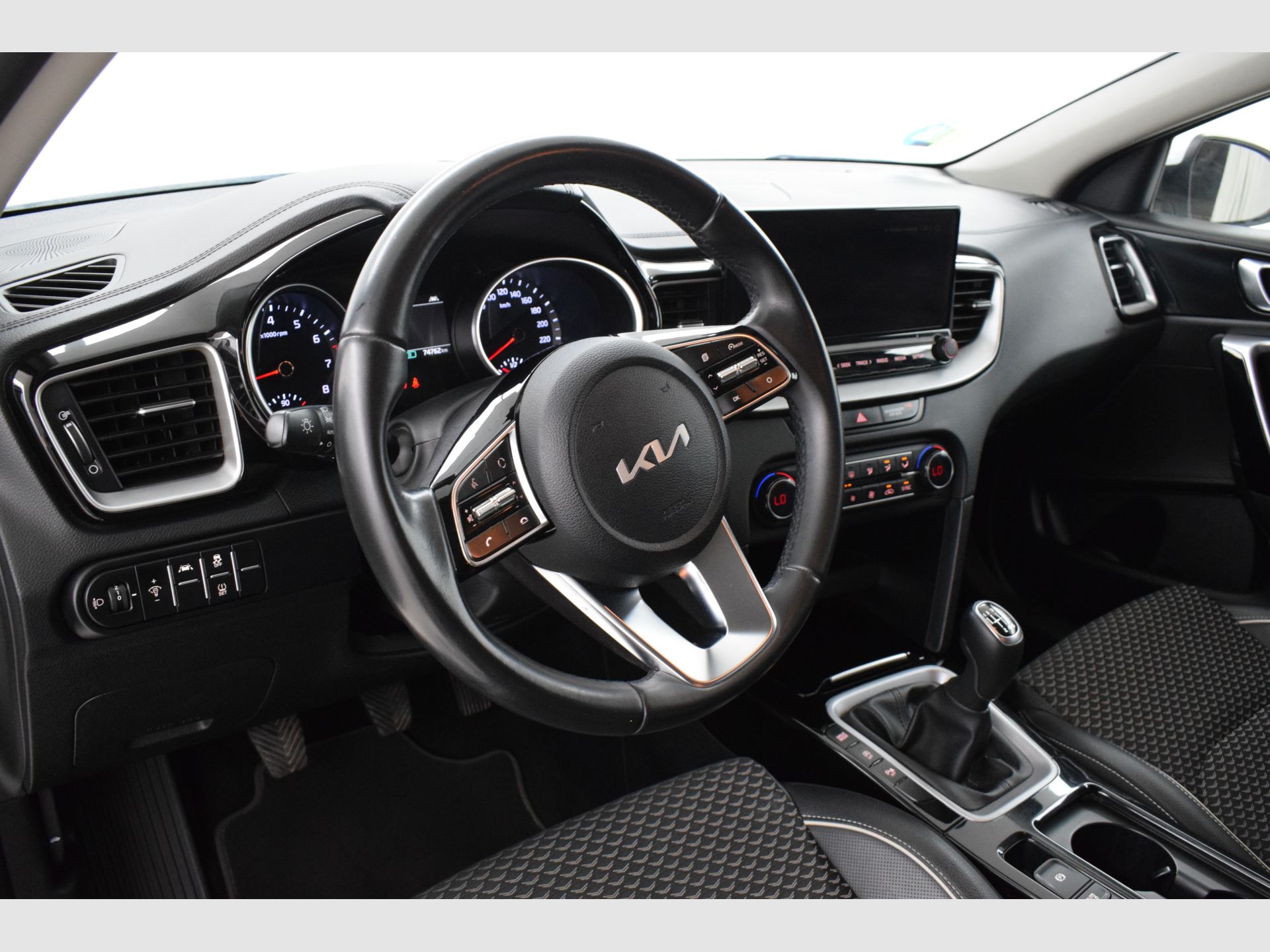 Kia XCeed - 11