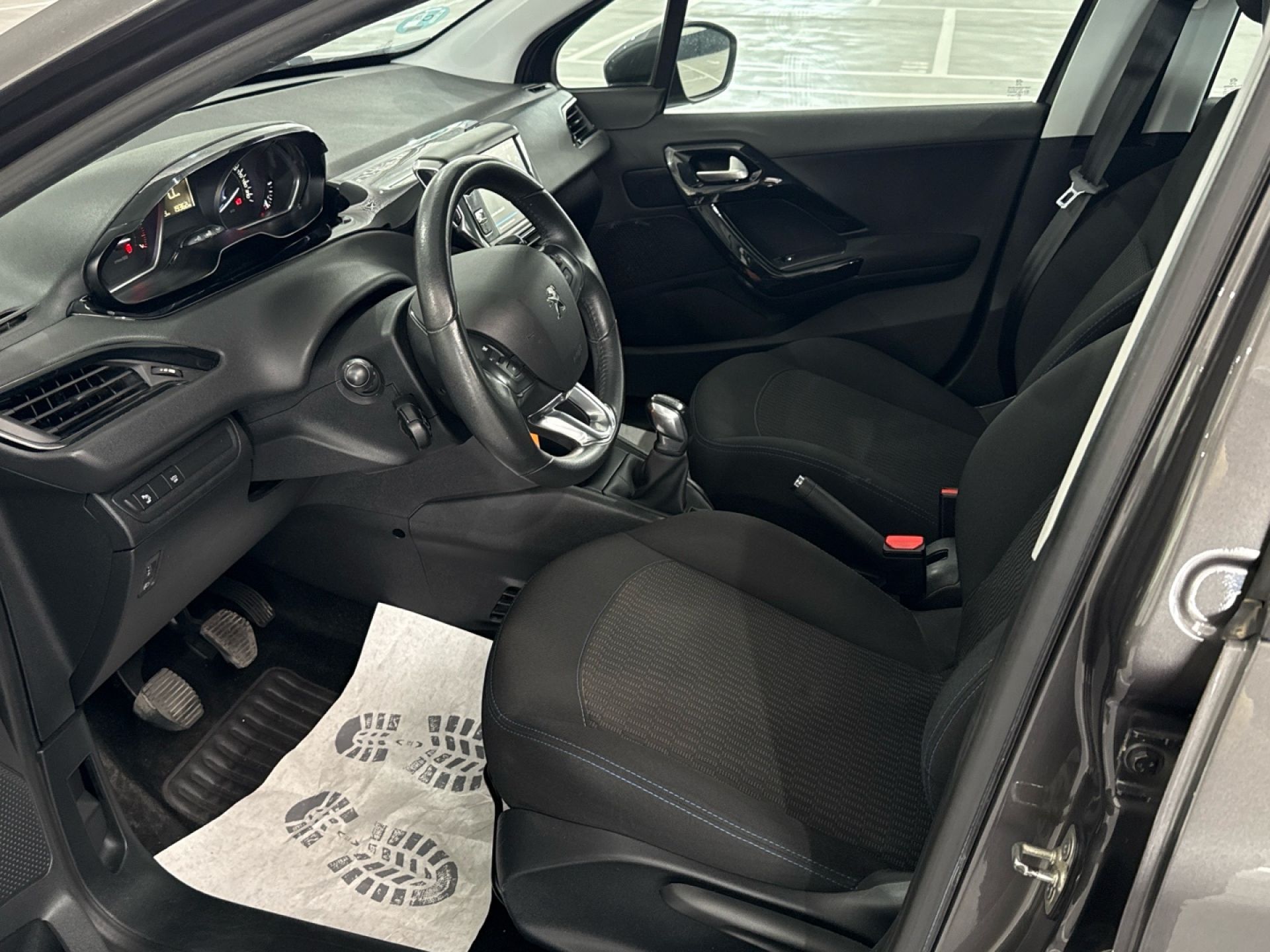 Peugeot 208 - 11