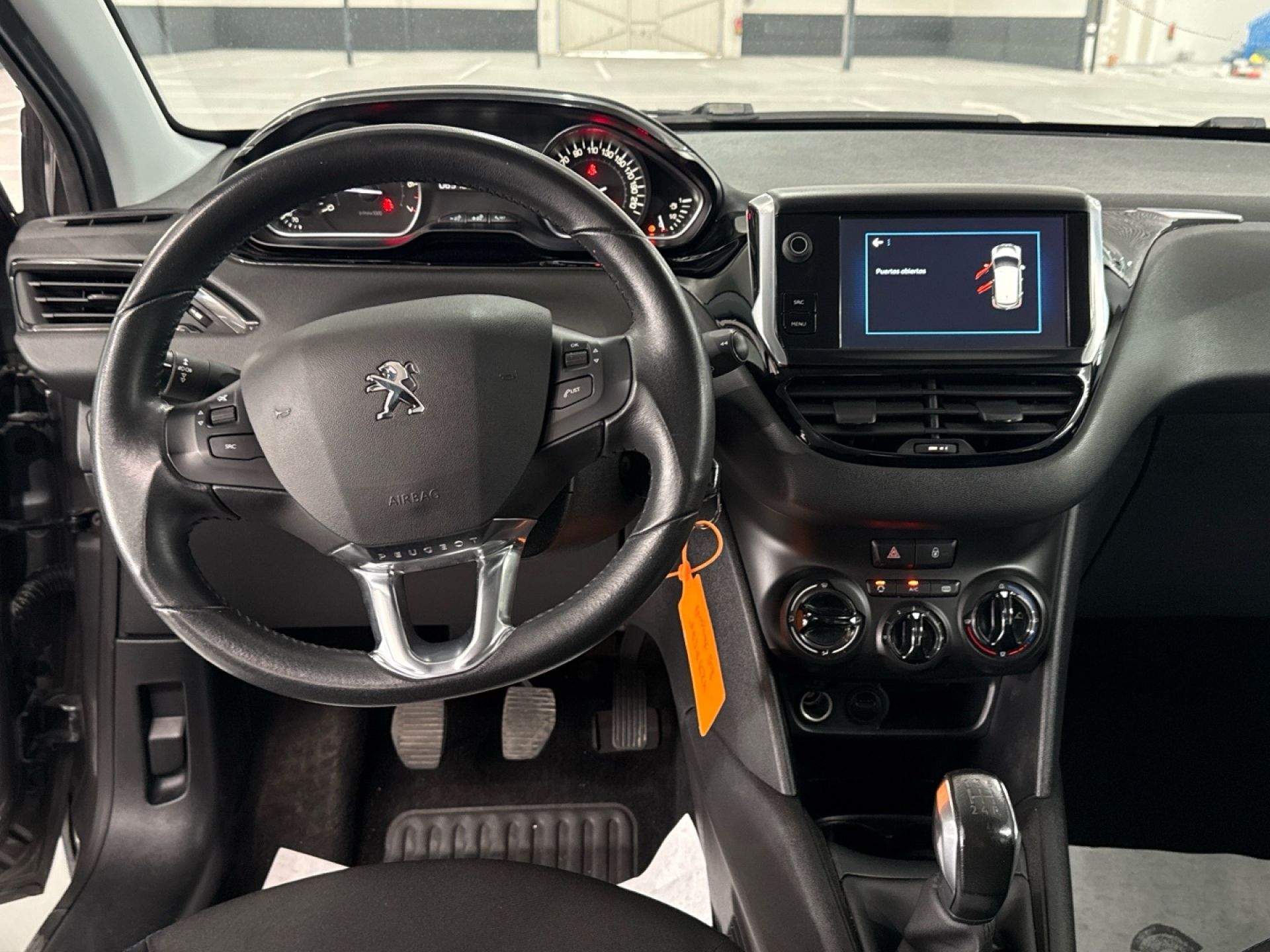 Peugeot 208 - 10