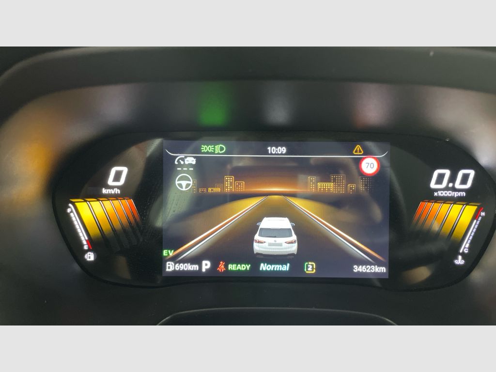 MG ZS Hybrid+ - 9
