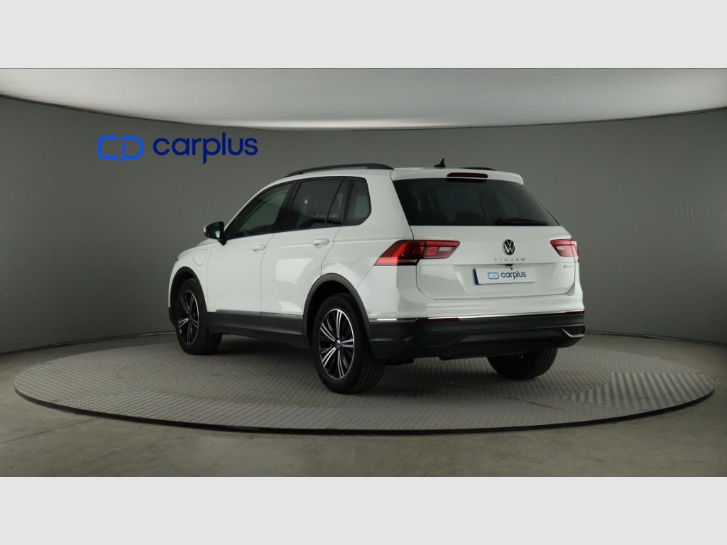 Volkswagen Tiguan - 5