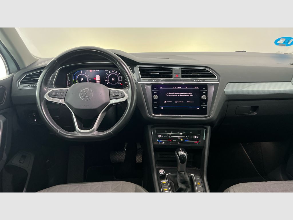 Volkswagen Tiguan - 11
