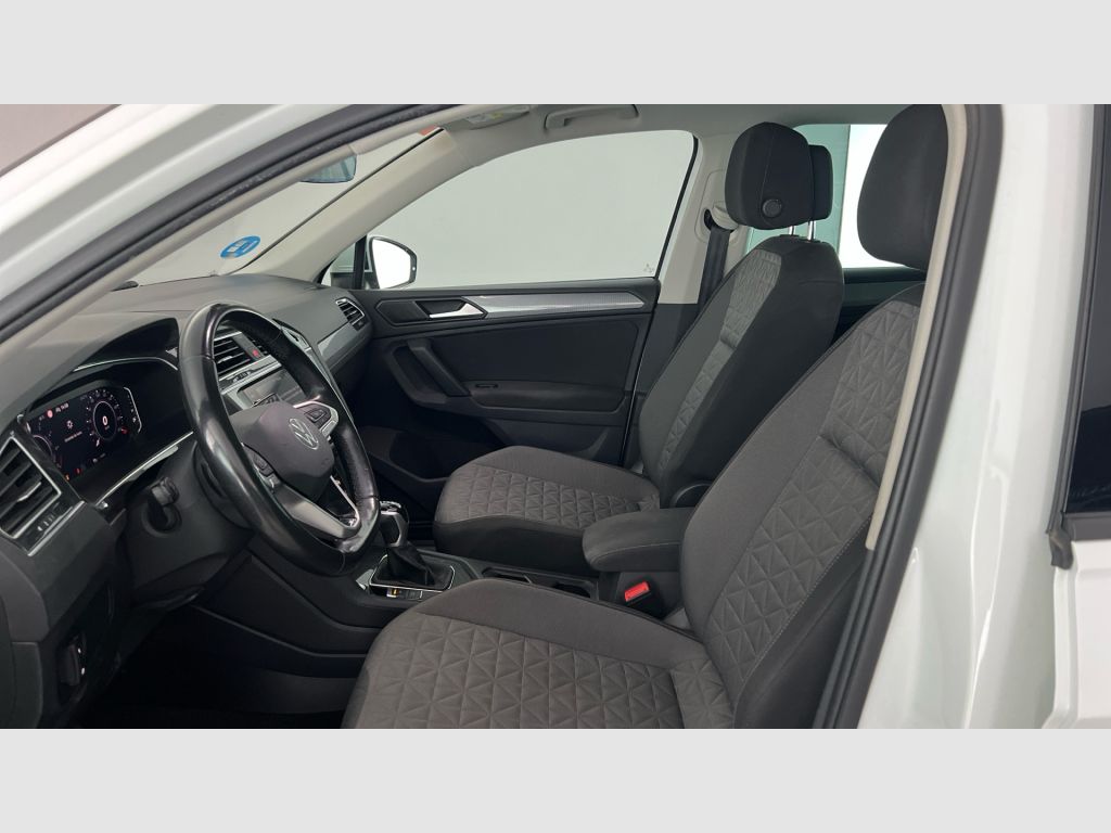 Volkswagen Tiguan - 12