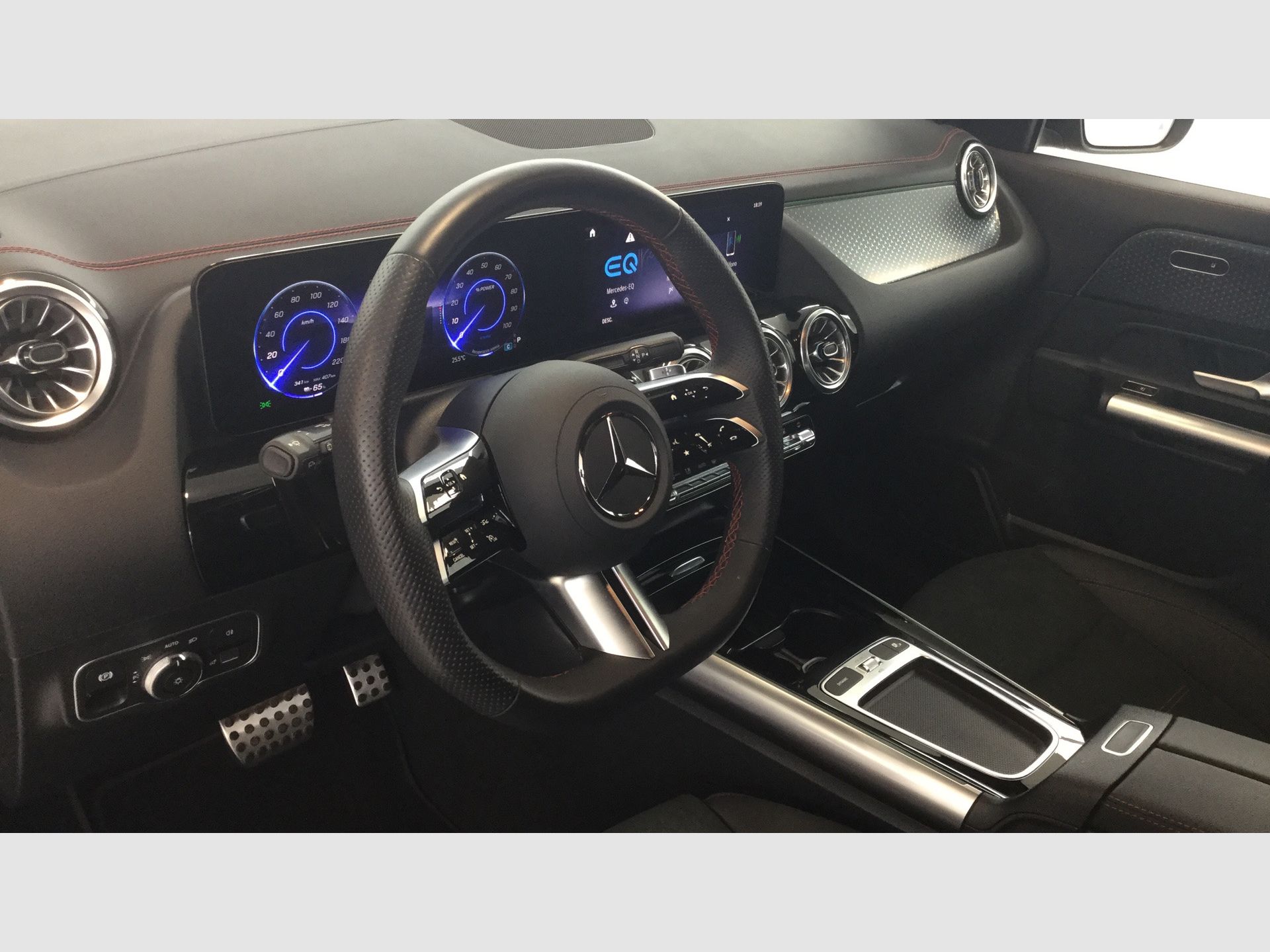 Mercedes-Benz EQA - 7