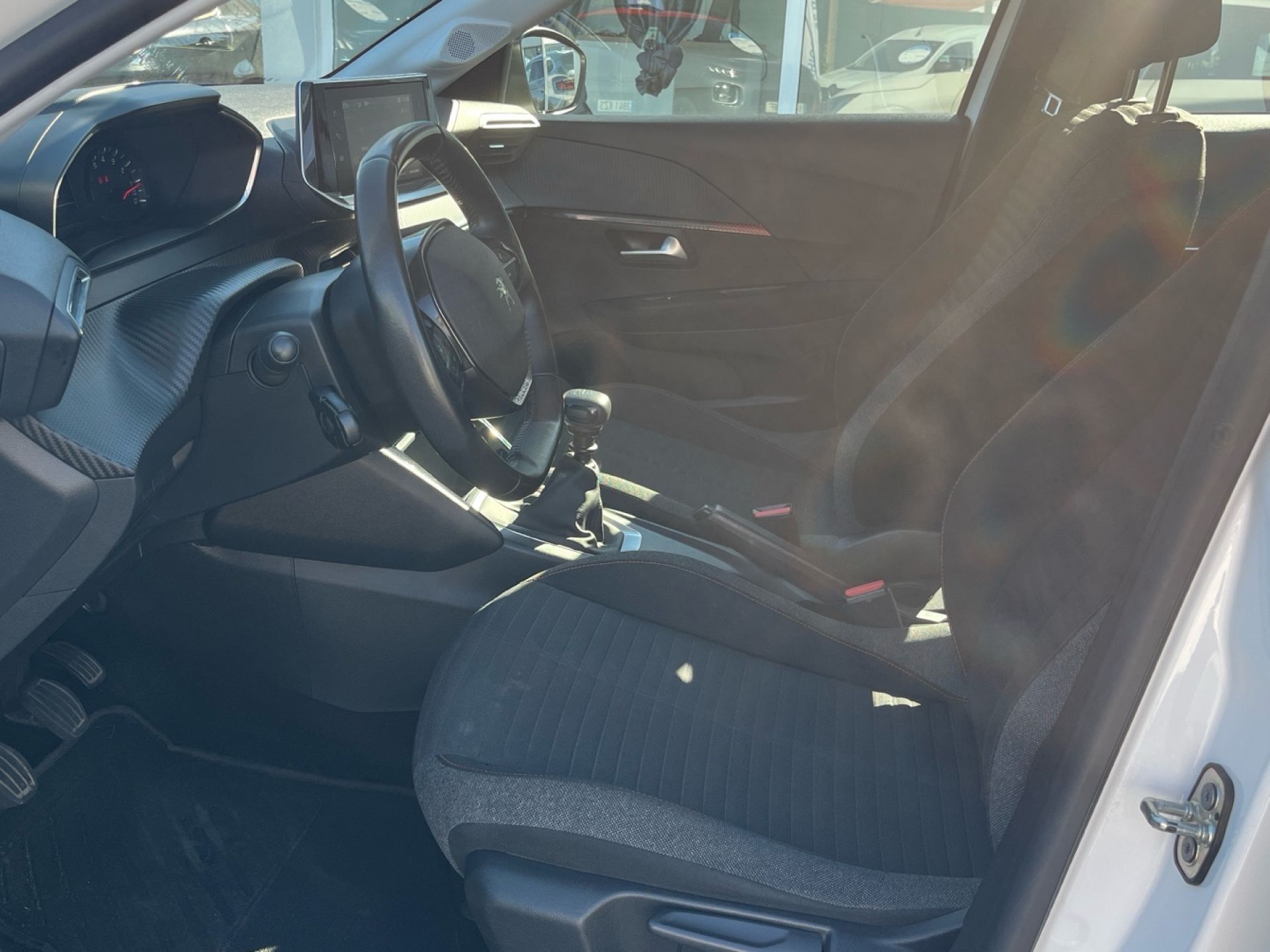 Peugeot 208 - 11