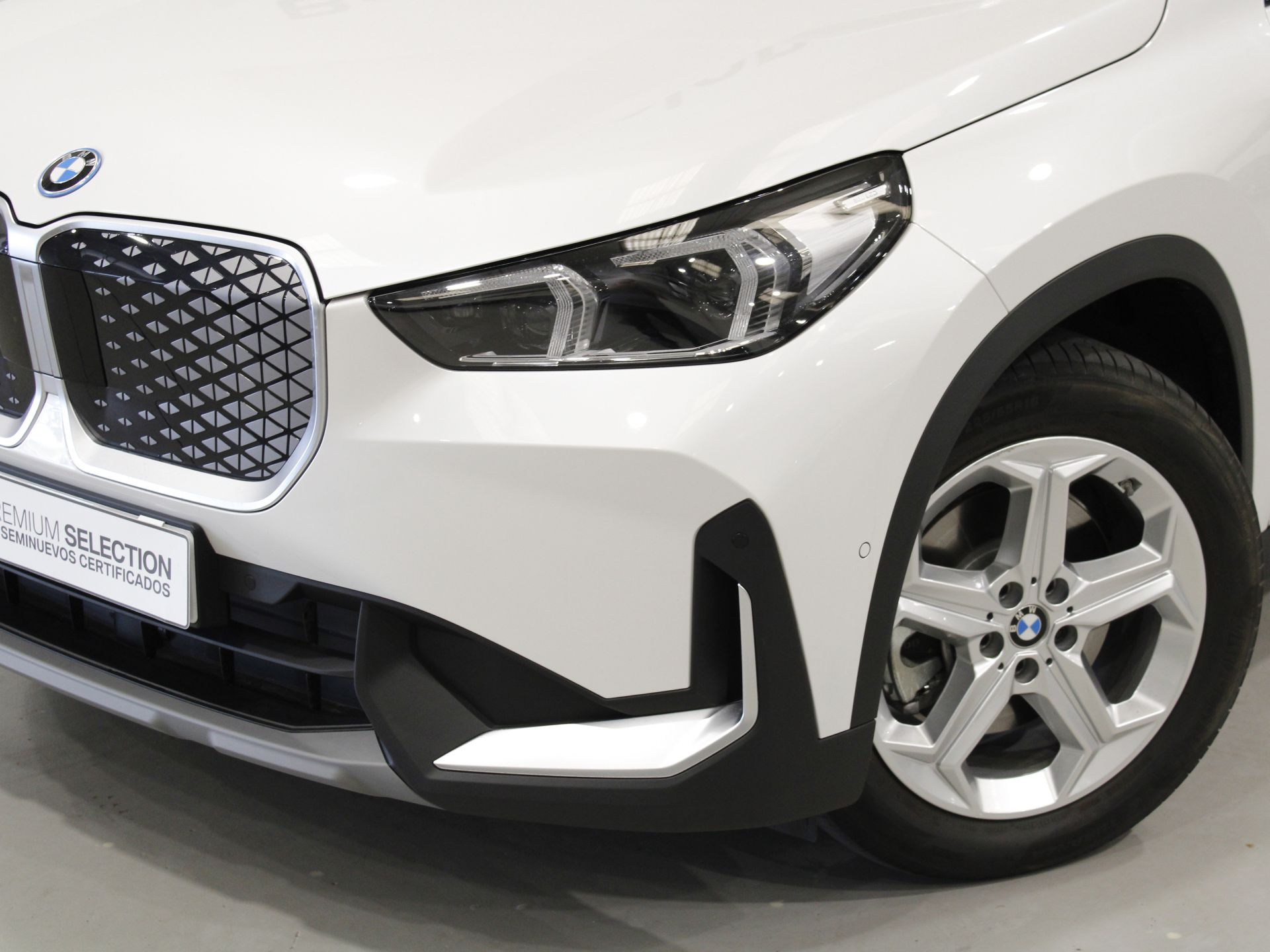 BMW iX1 - 4
