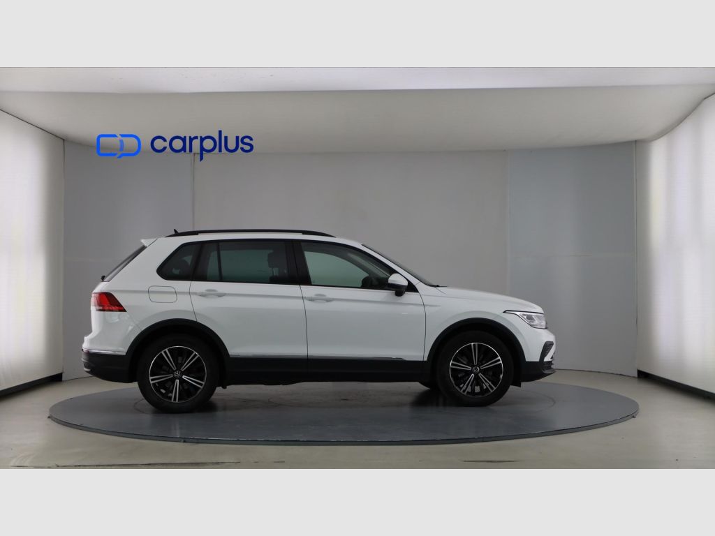 Volkswagen Tiguan - 8