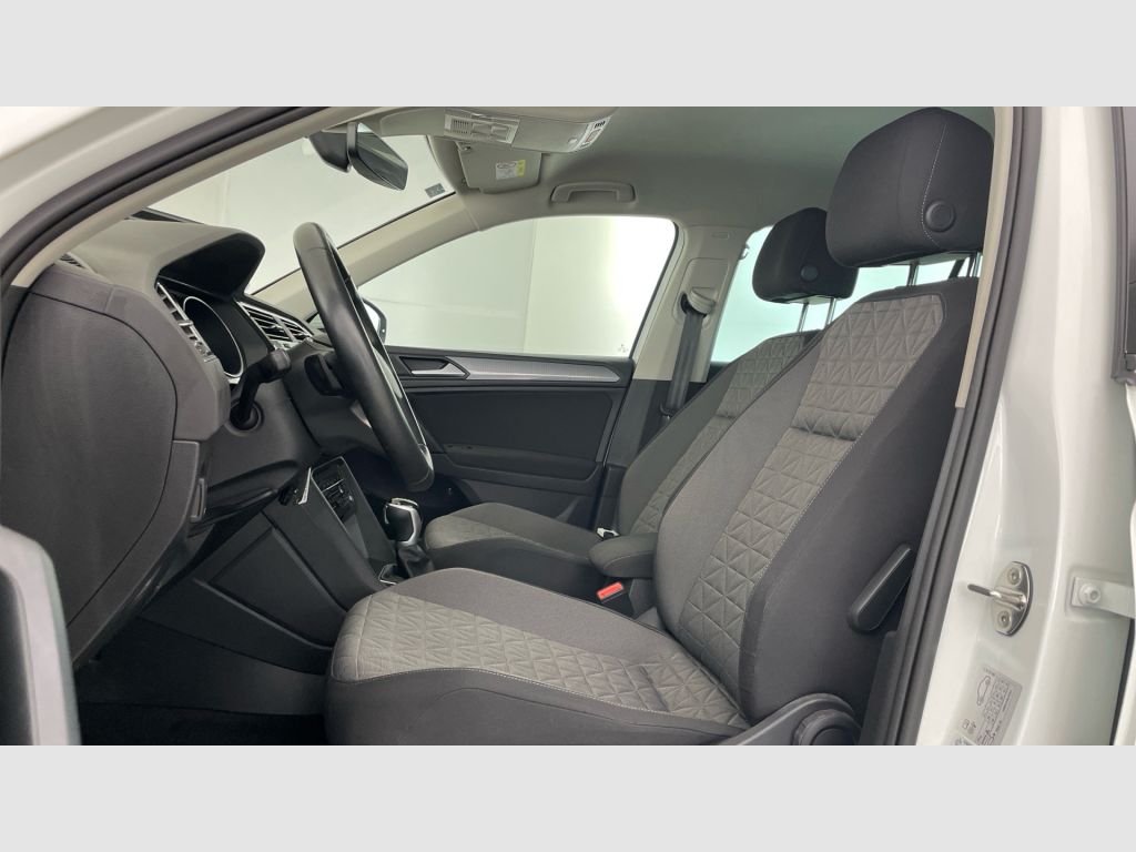 Volkswagen Tiguan - 11